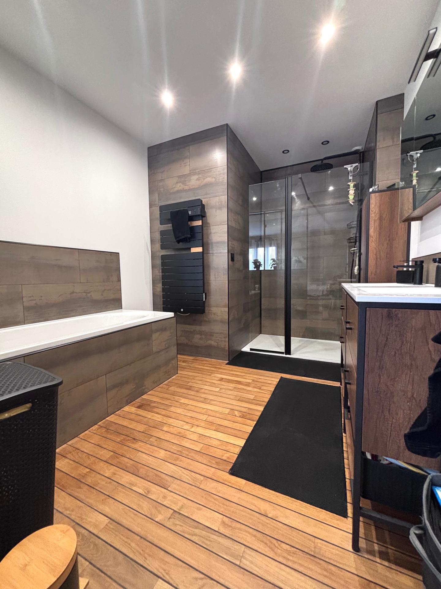 Photo 13 of the listing.