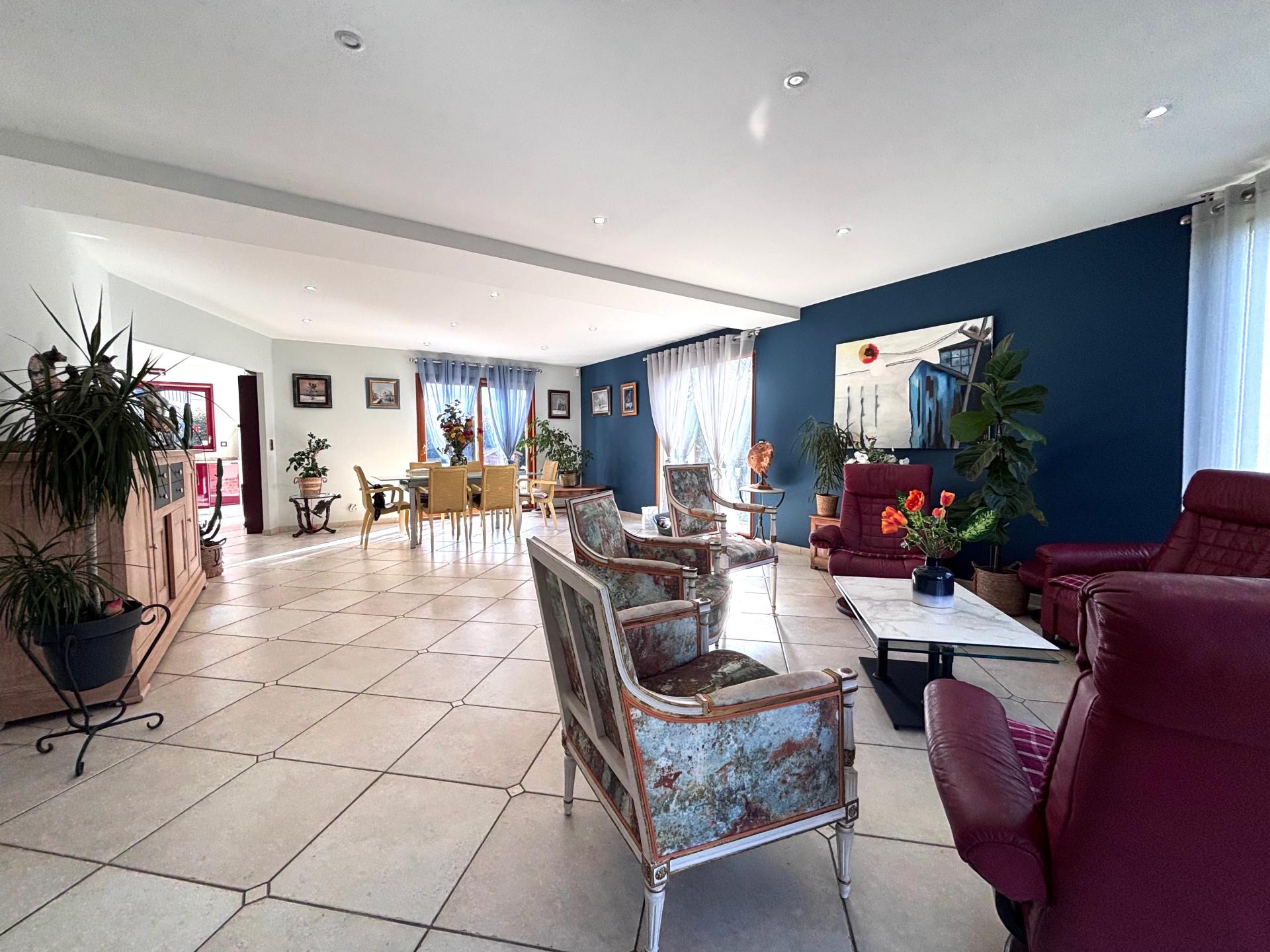 Photo 4 of the listing.