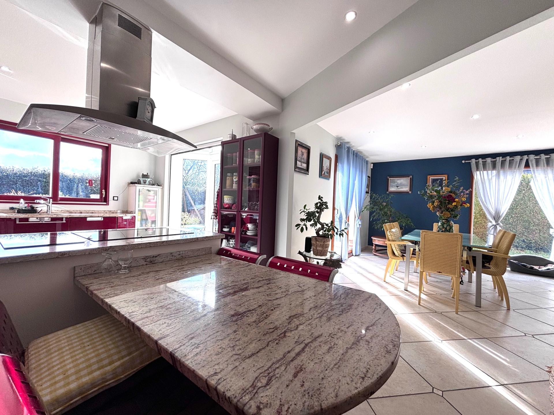 Photo 6 of the listing.