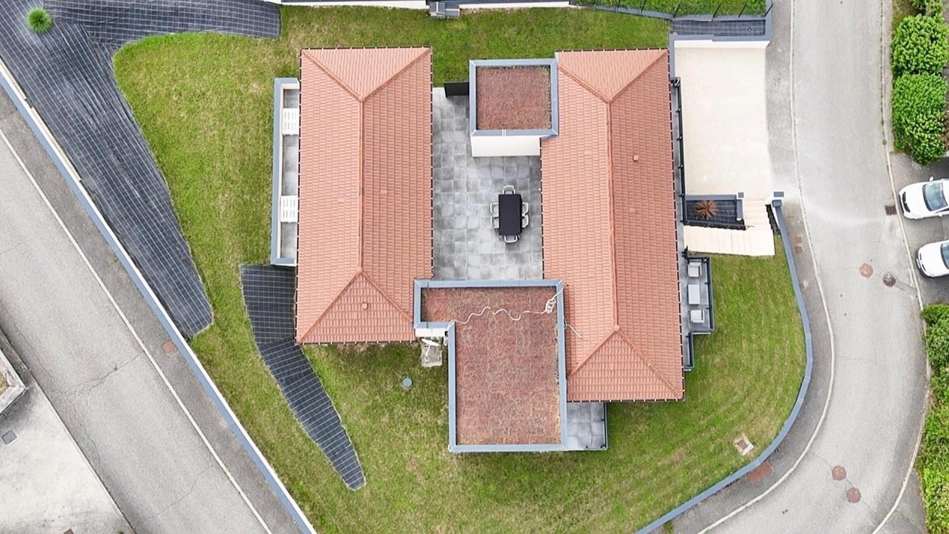 Photo 19 of the listing.