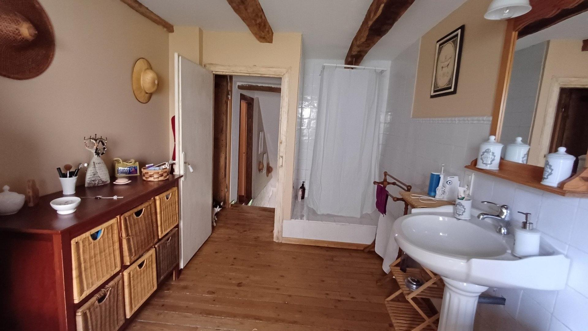 Photo 5 of the listing.