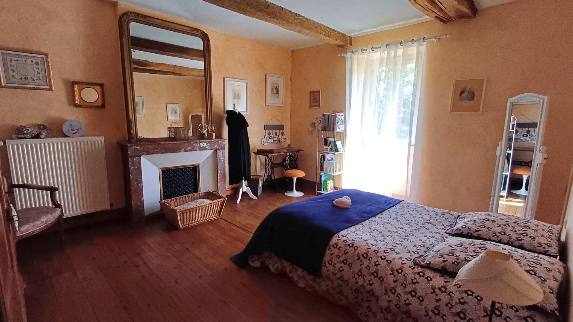 Photo 4 of the listing.