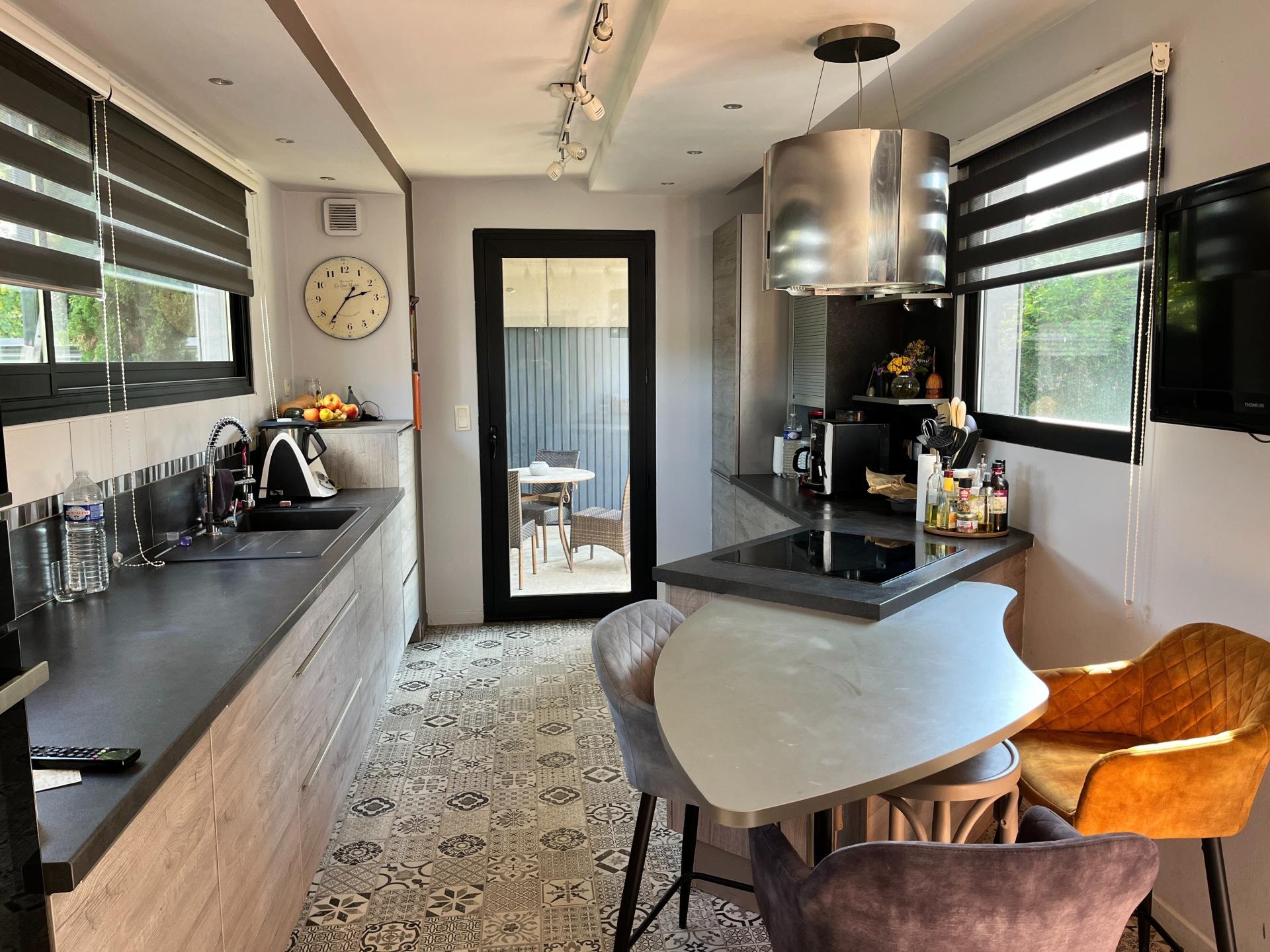 Photo 3 of the listing.