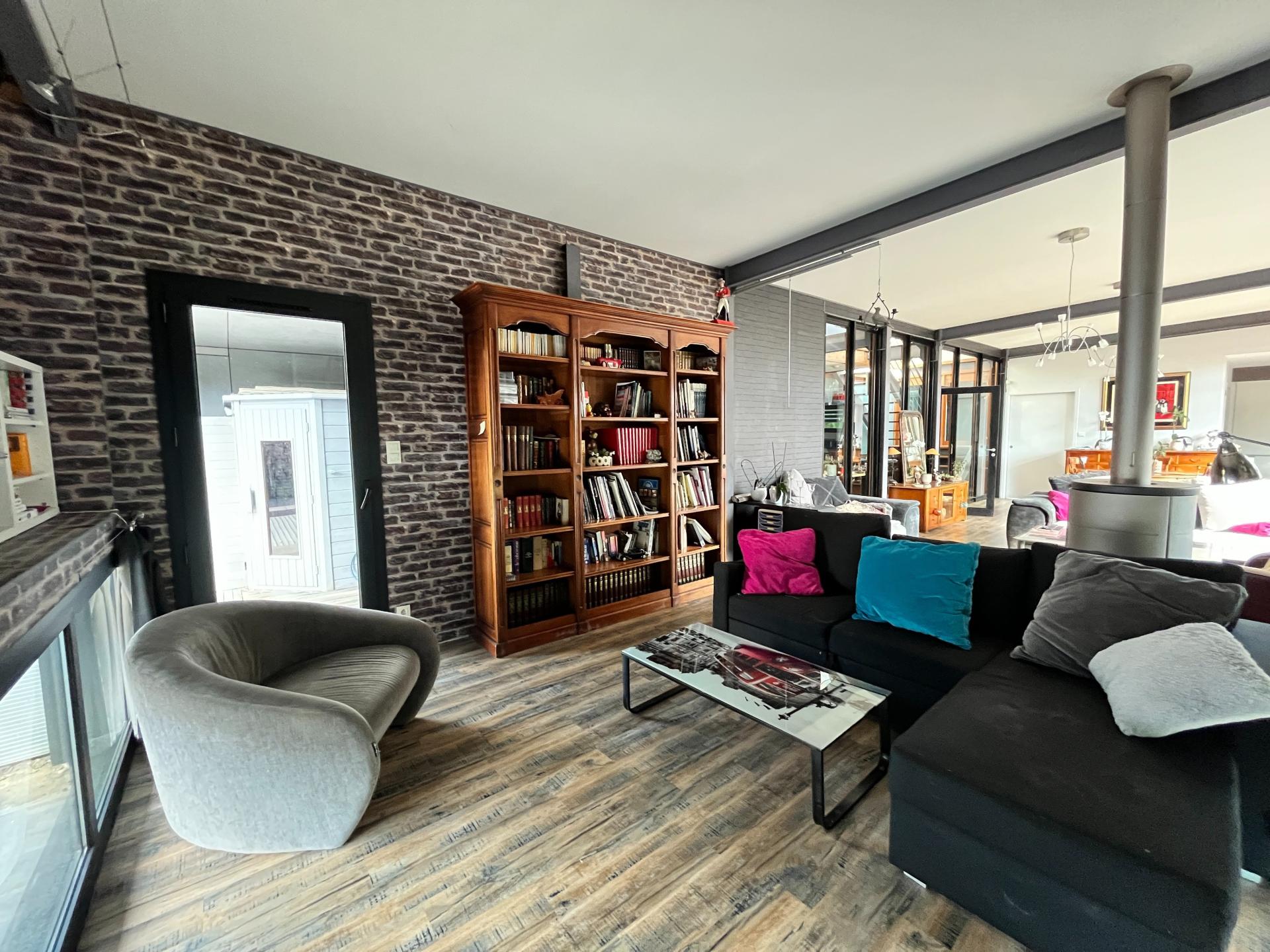 Photo 4 of the listing.