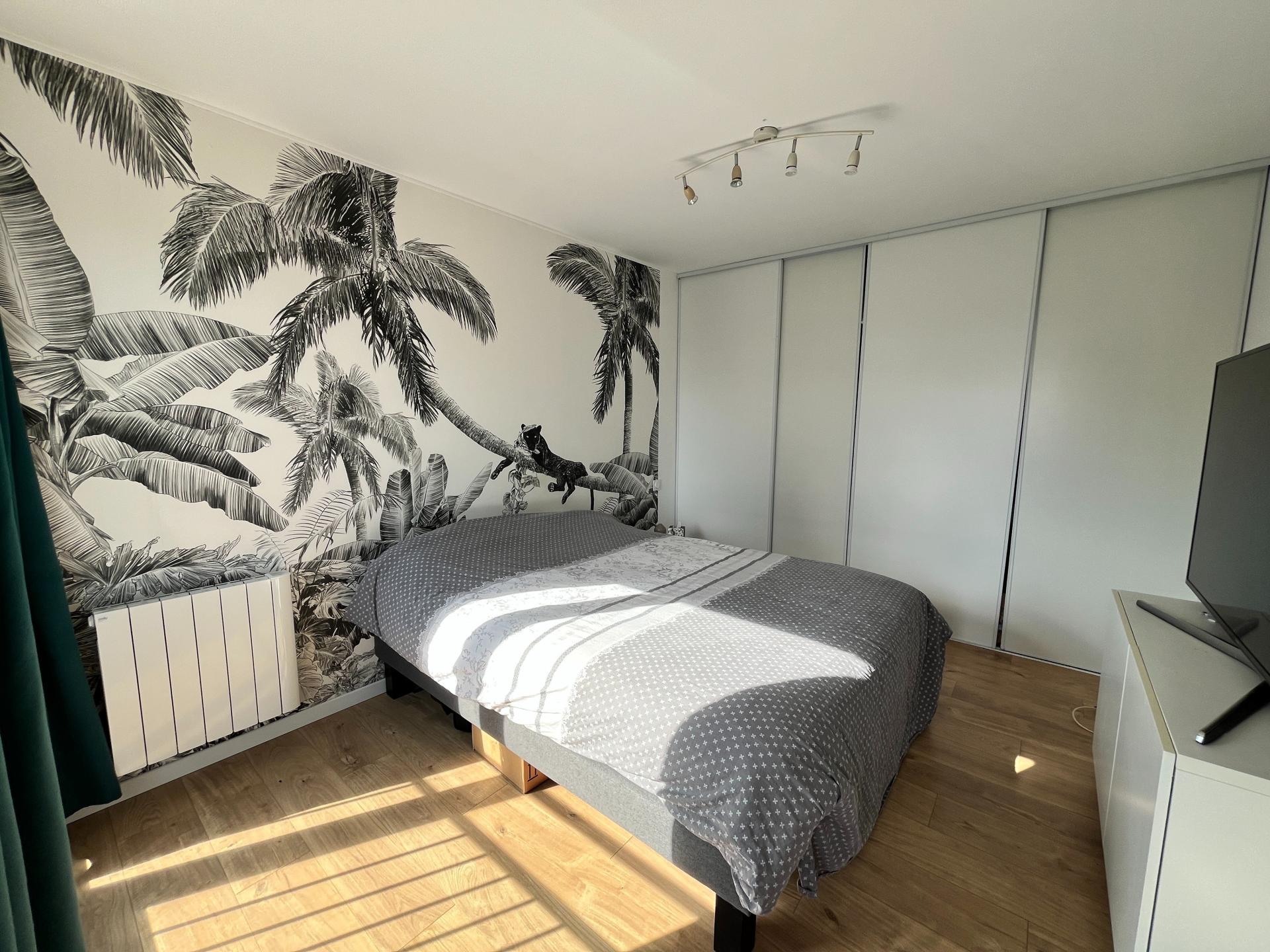 Photo 5 of the listing.