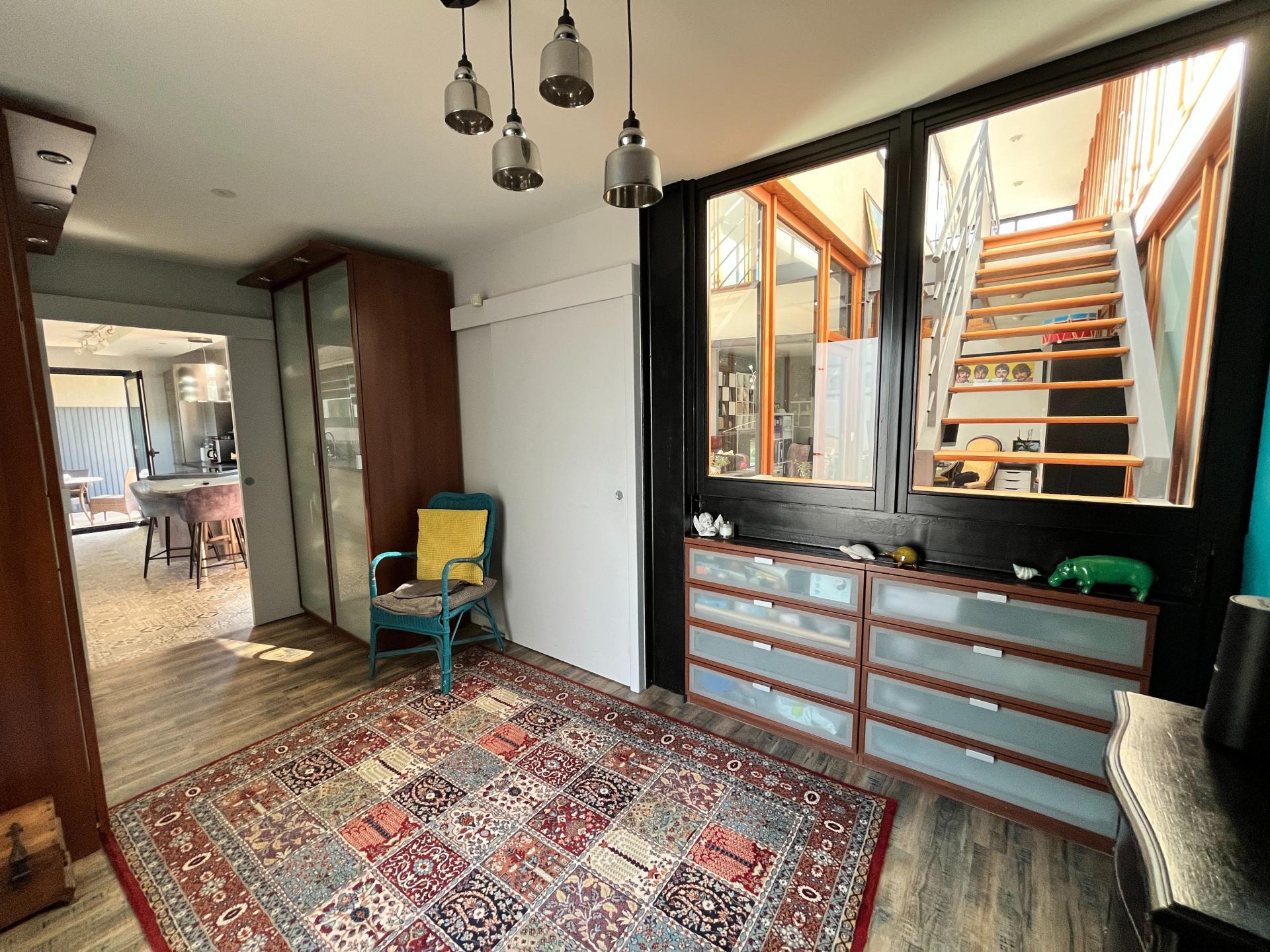 Photo 2 of the listing.