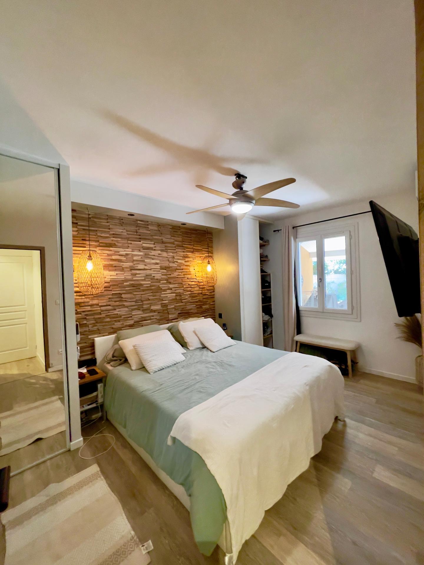 Photo 13 of the listing.