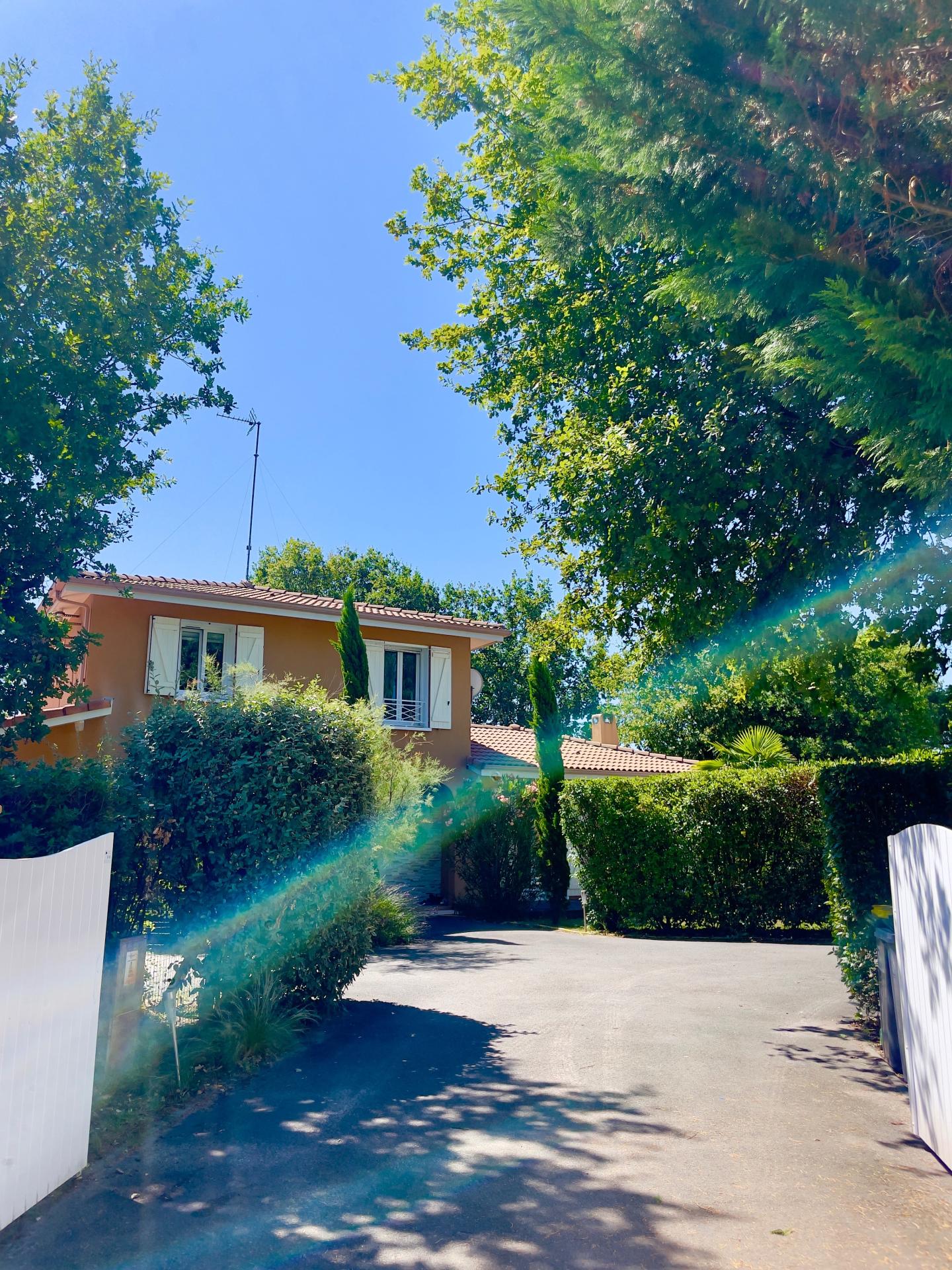 Photo 3 of the listing.