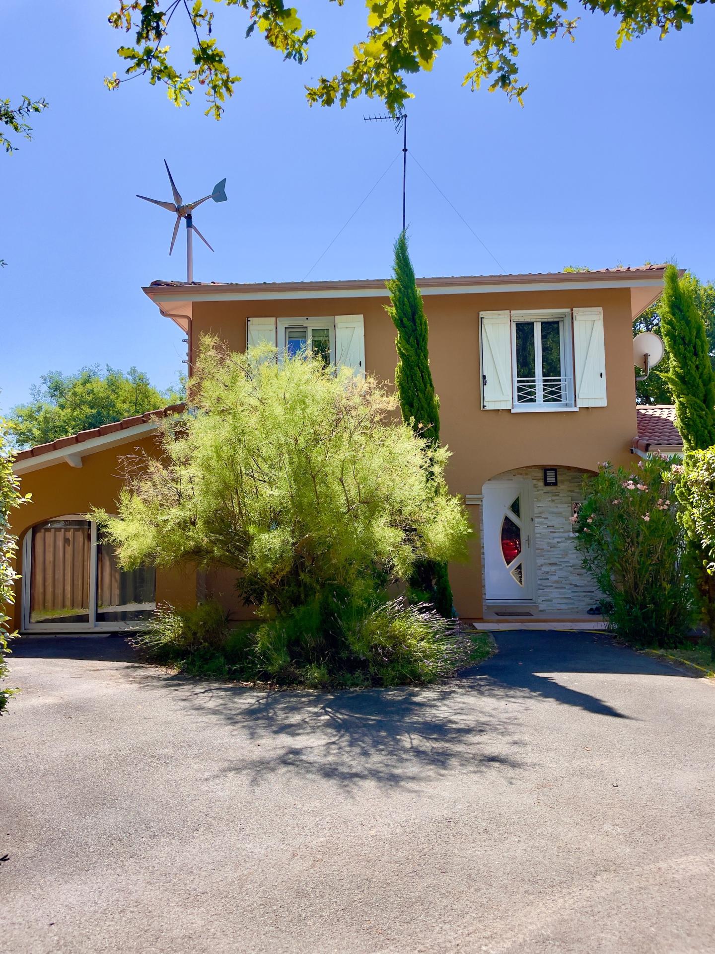 Photo 2 of the listing.