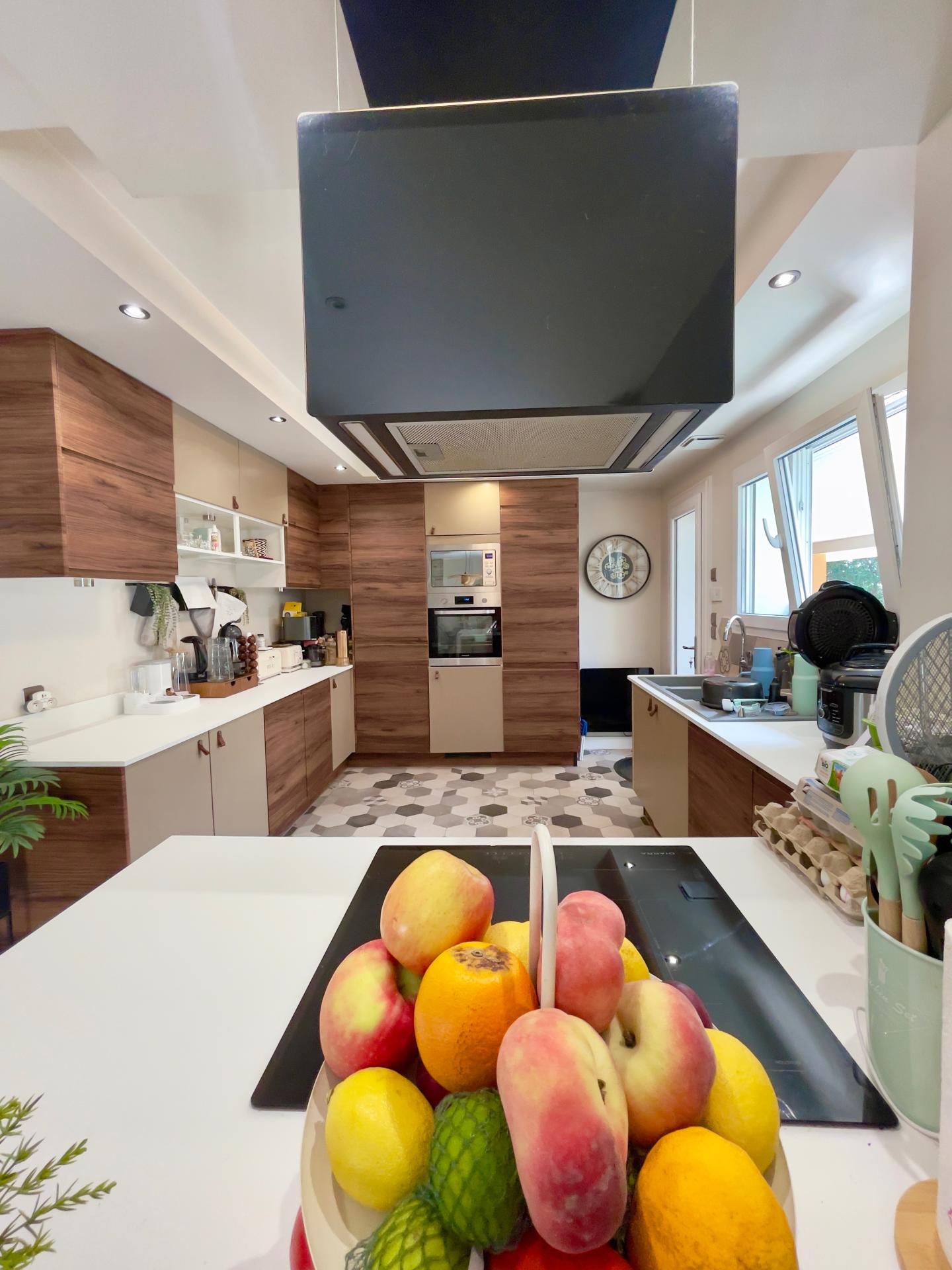 Photo 10 of the listing.