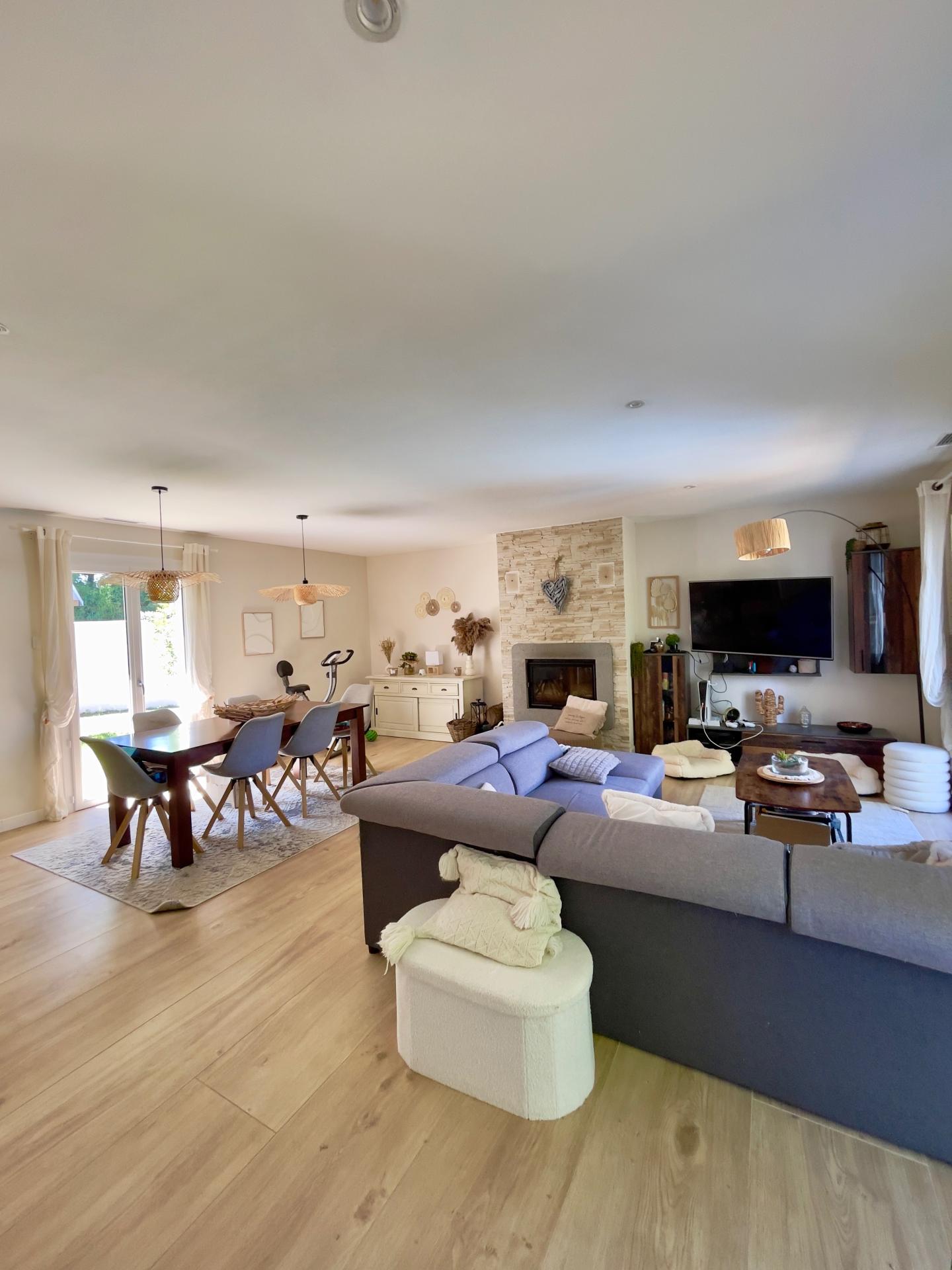 Photo 6 of the listing.