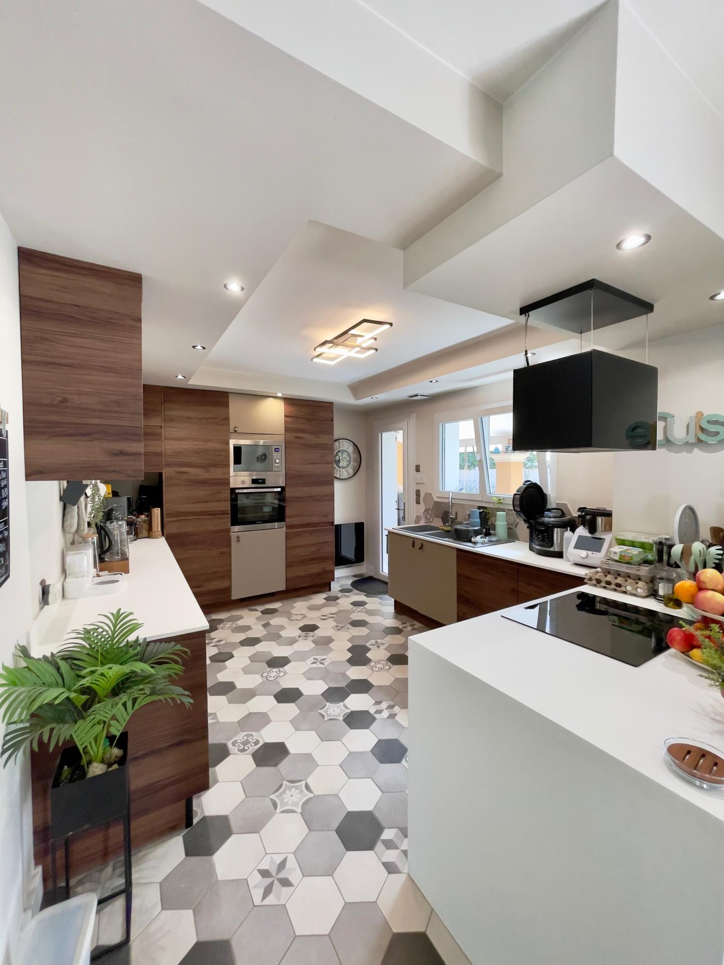 Photo 9 of the listing.