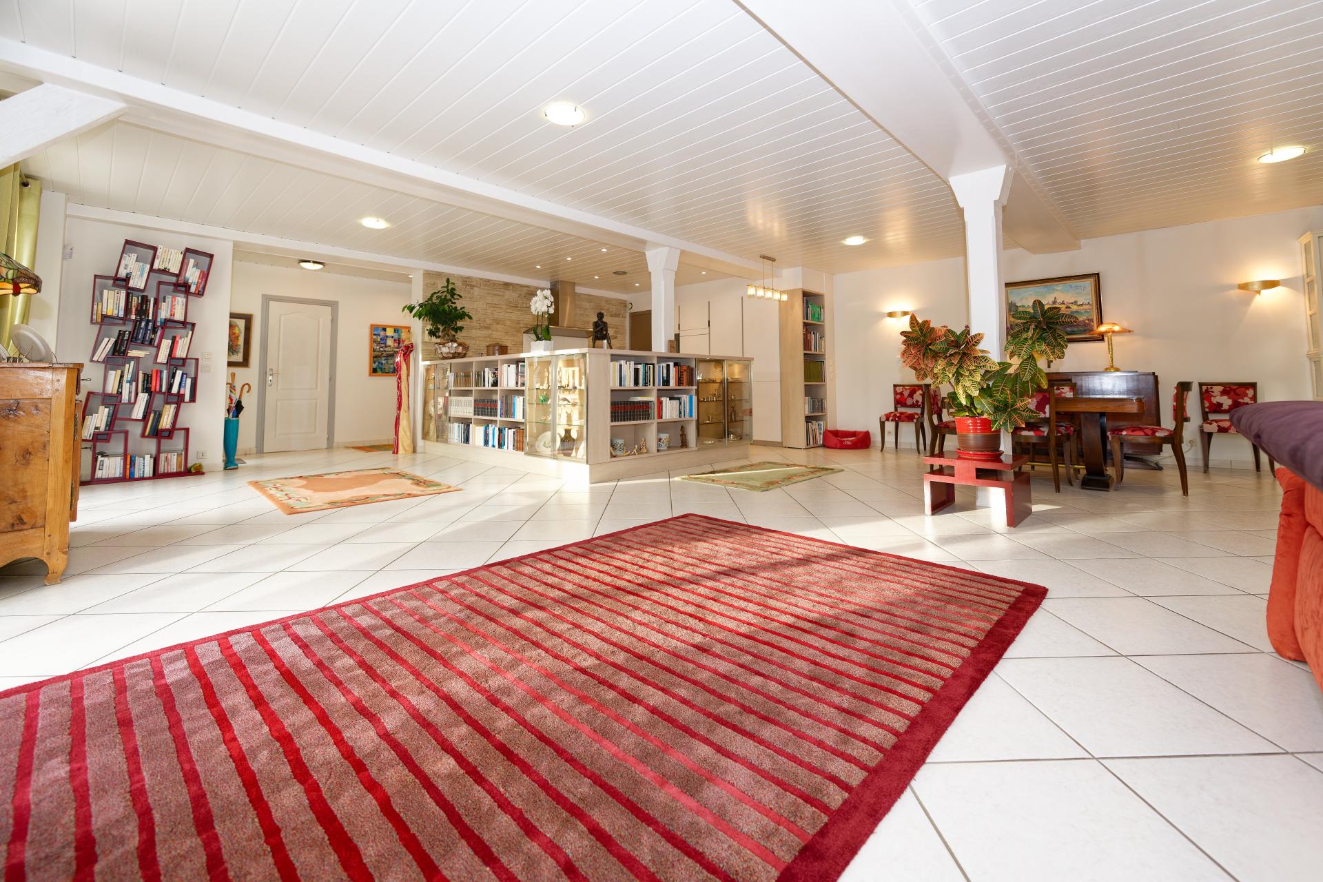 Photo 3 of the listing.