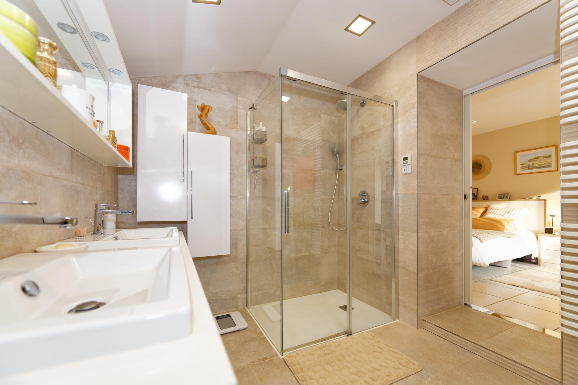 Photo 12 of the listing.