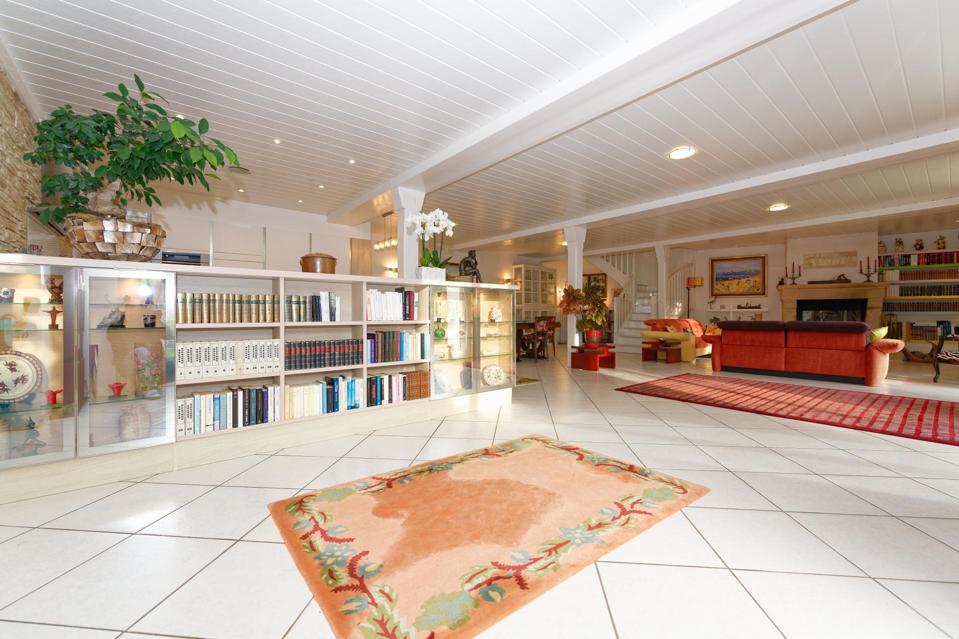 Photo 6 of the listing.