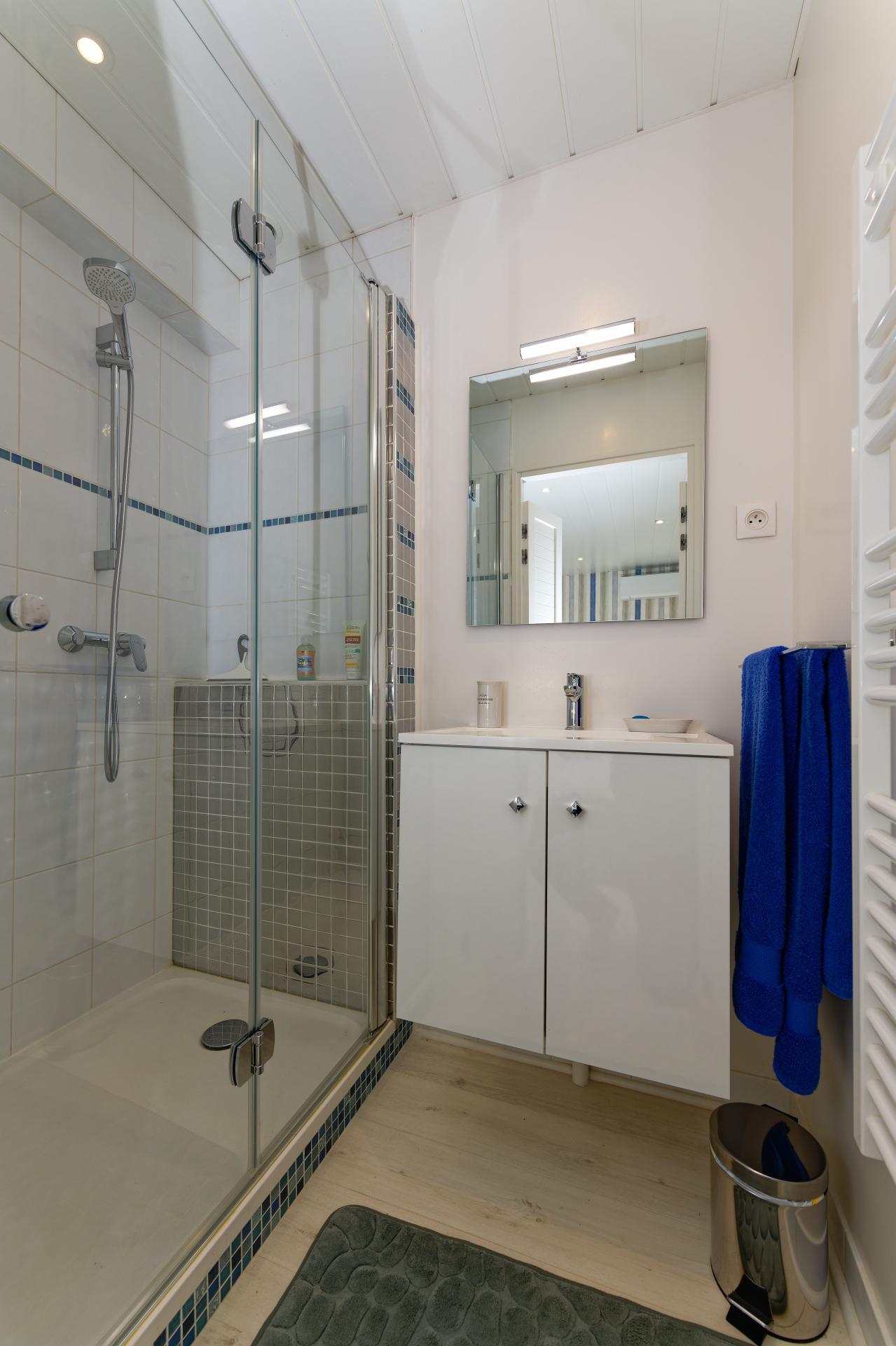 Photo 10 of the listing.