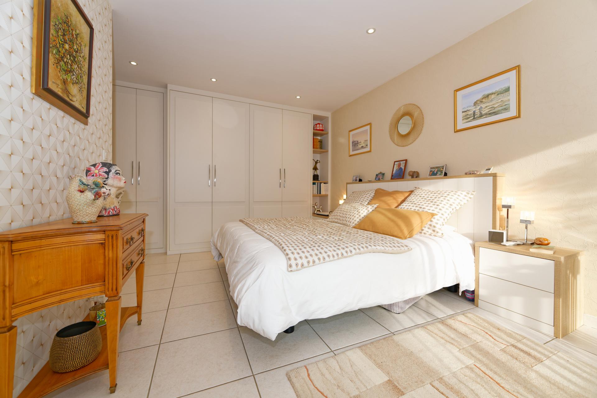 Photo 17 of the listing.