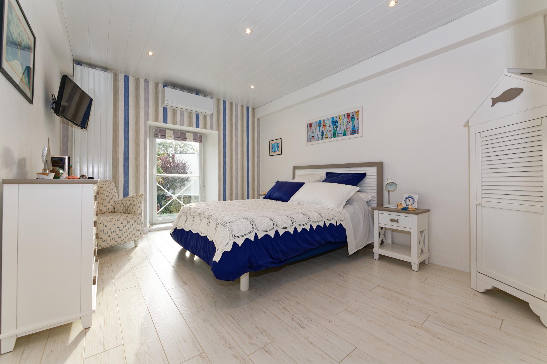 Photo 11 of the listing.