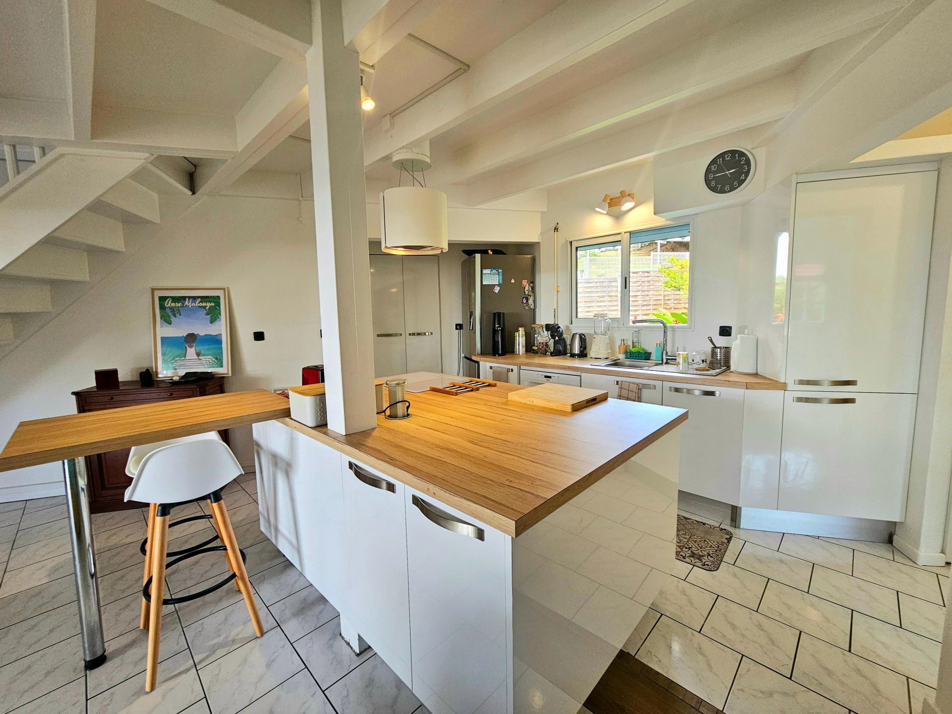 Photo 6 of the listing.