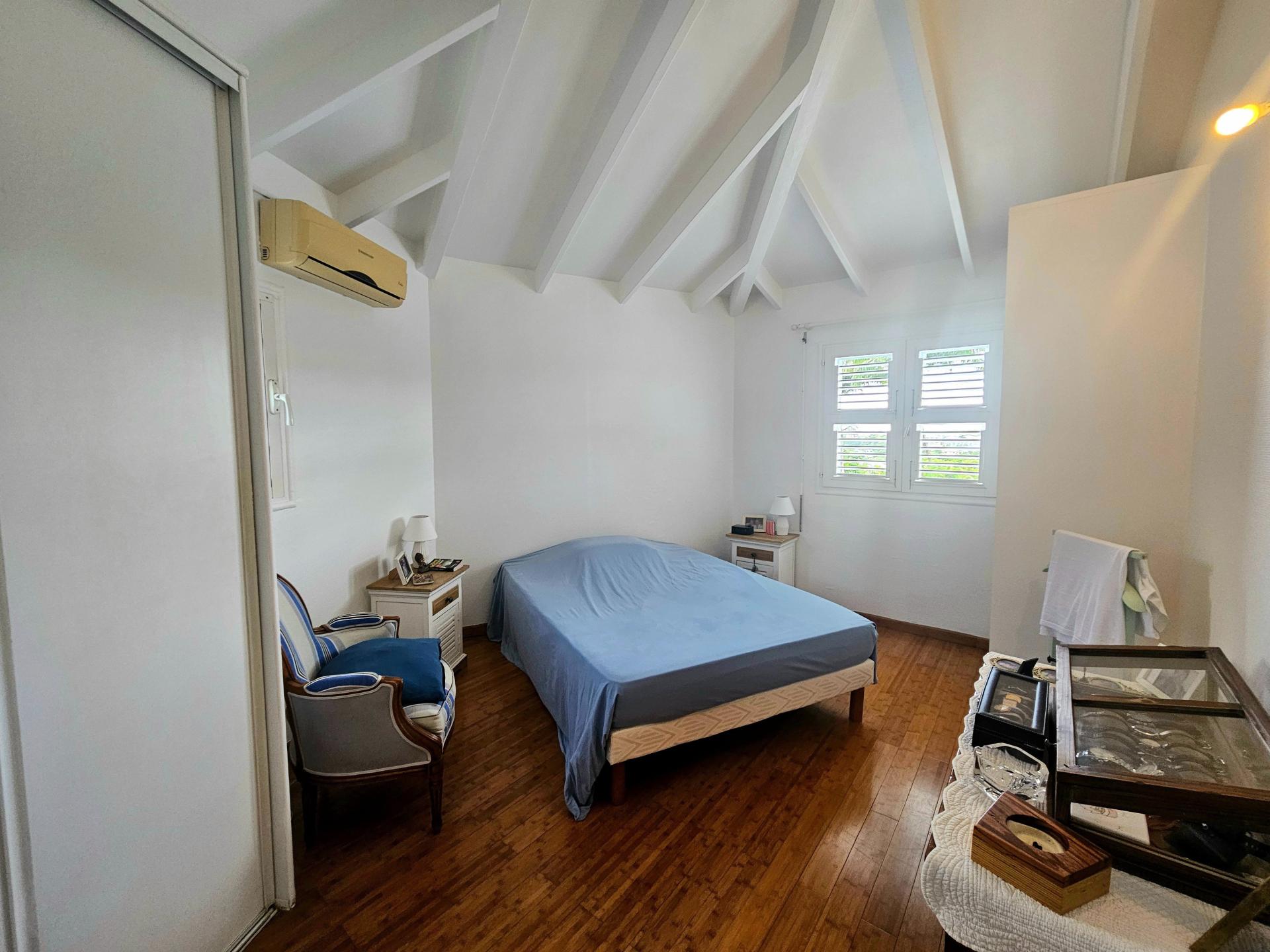 Photo 7 of the listing.