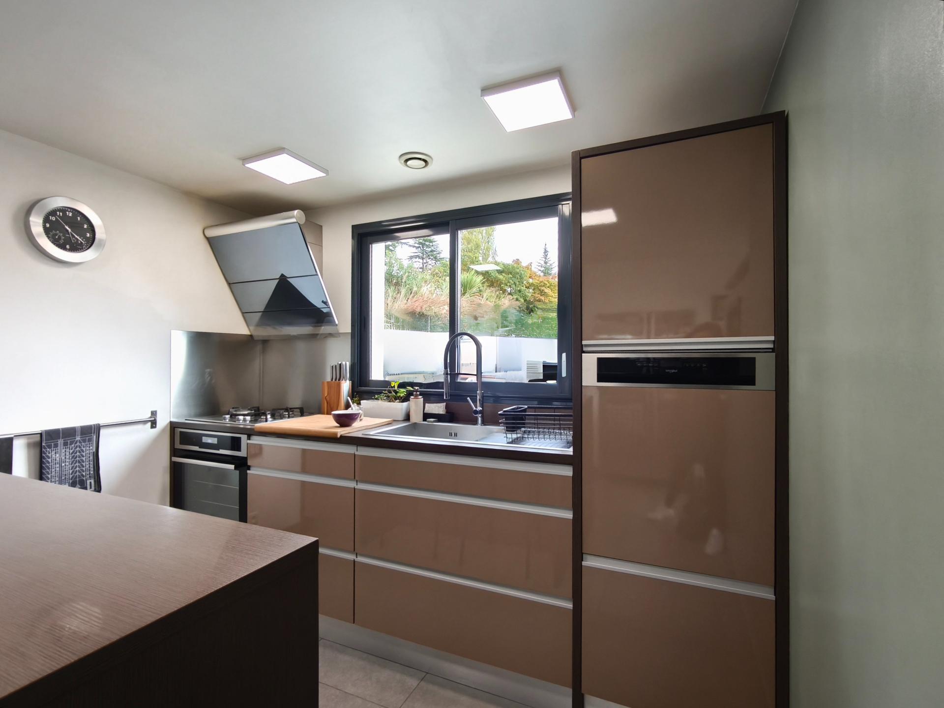 Photo 7 of the listing.