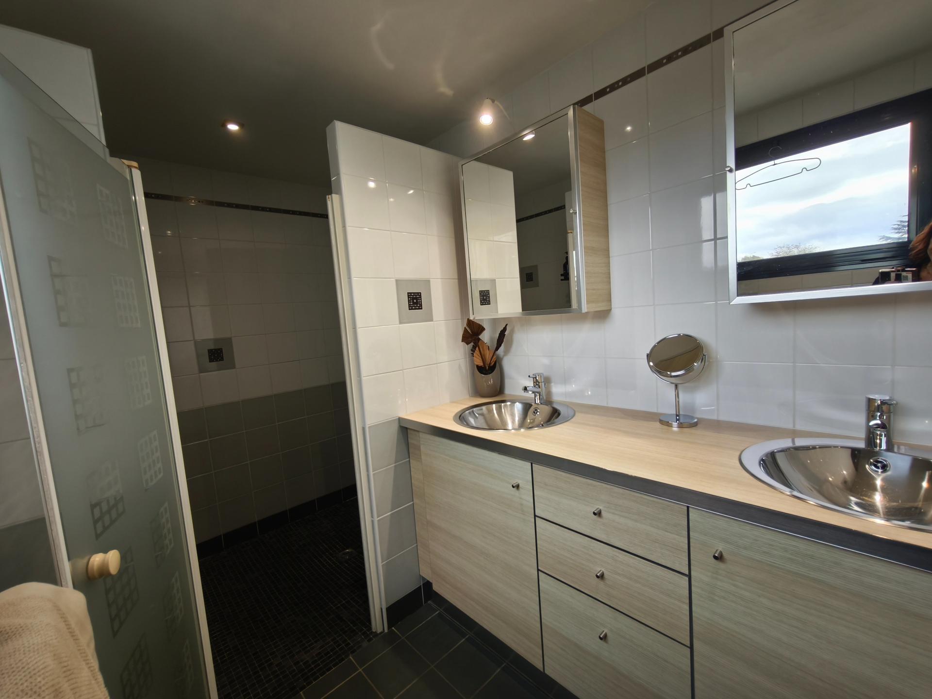 Photo 15 of the listing.