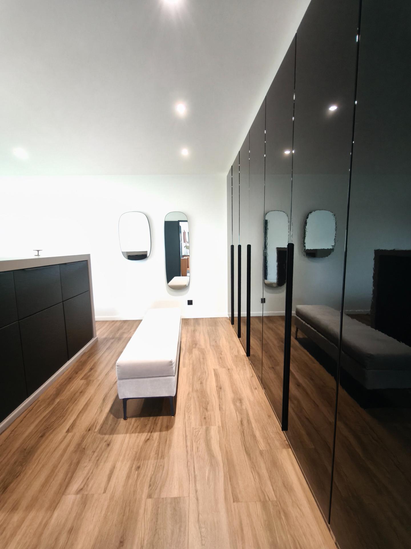 Photo 8 of the listing.