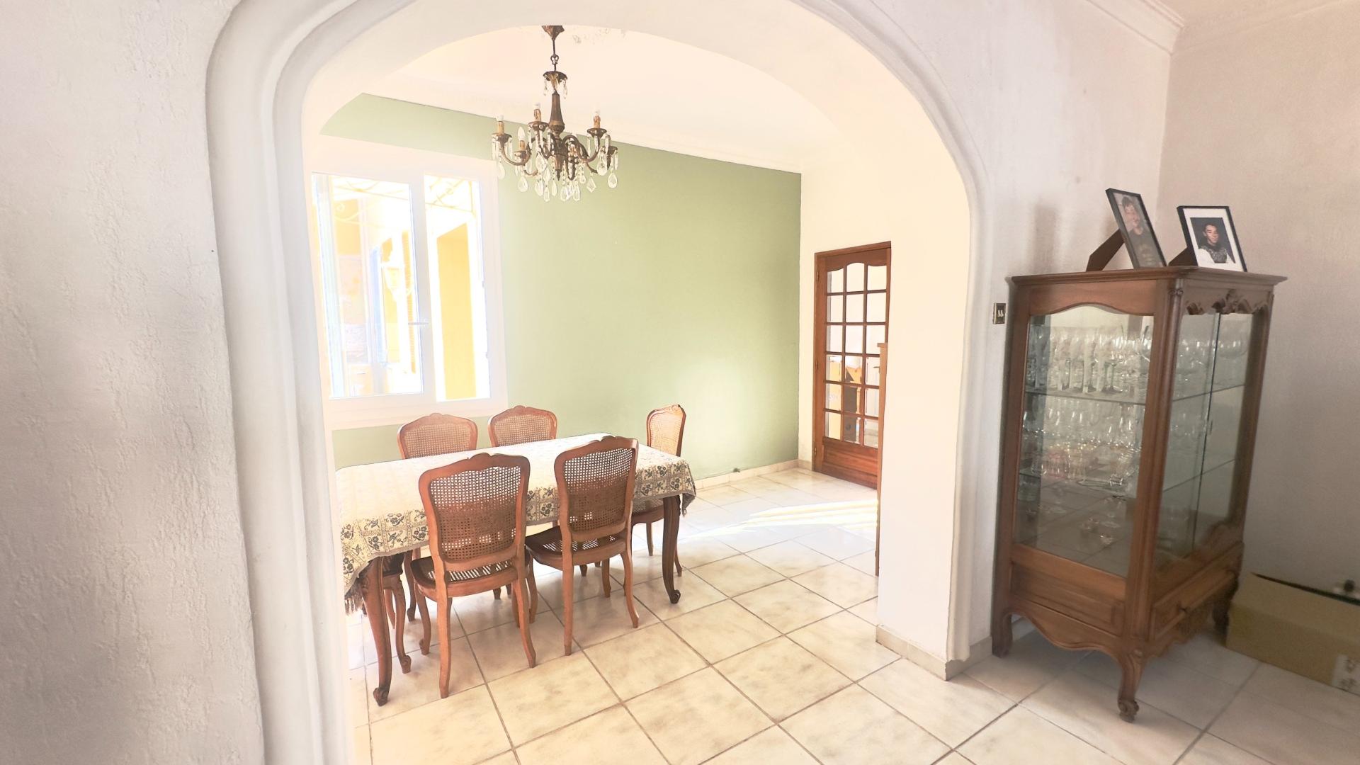 Photo 5 of the listing.