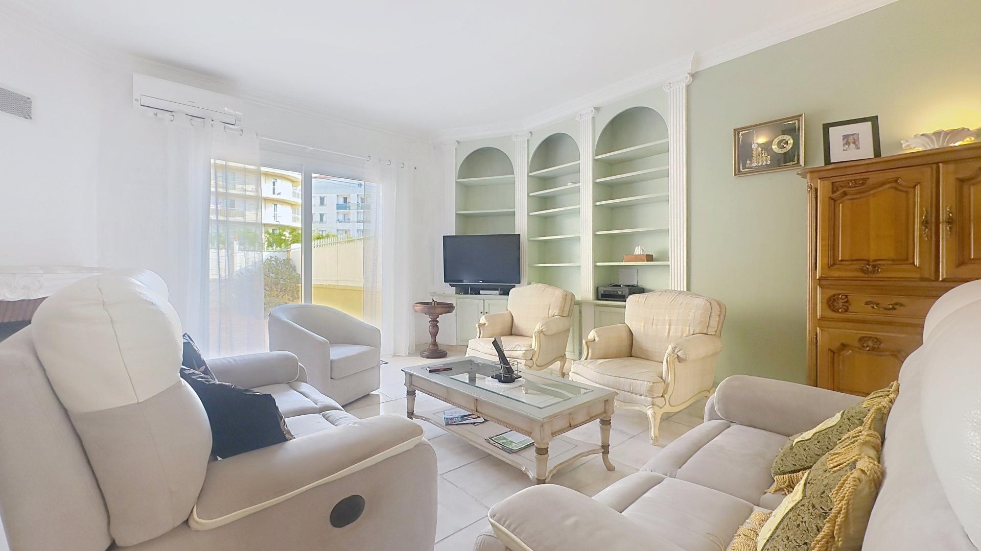 Photo 4 of the listing.