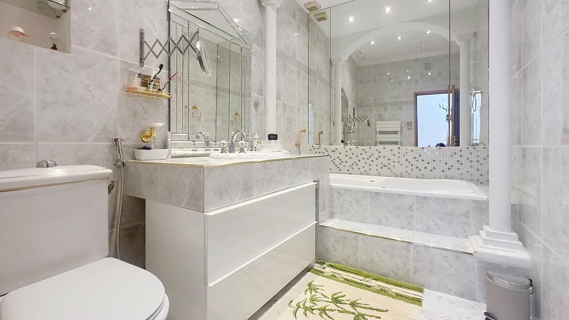 Photo 10 of the listing.