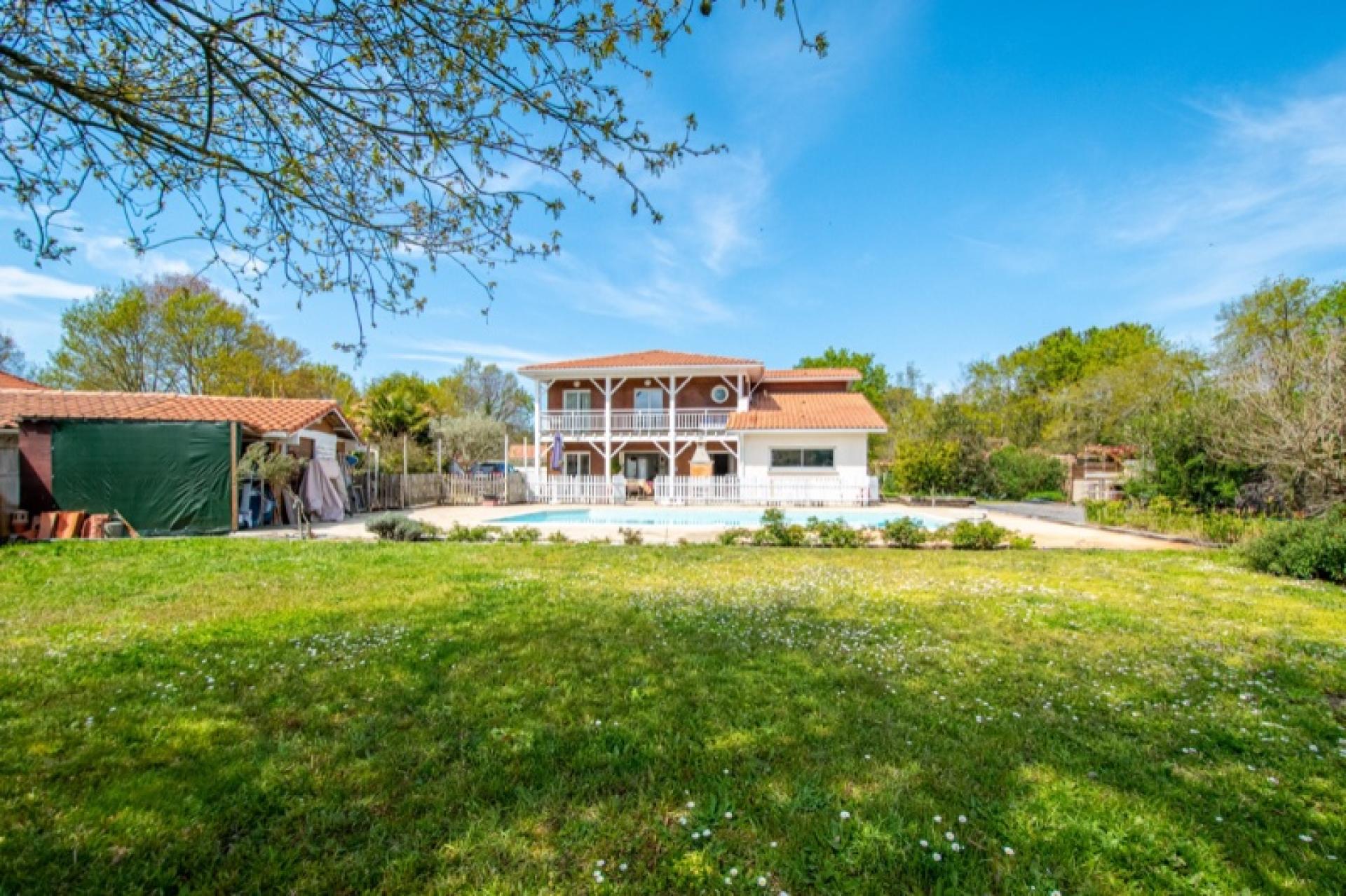 Photo 10 of the listing.