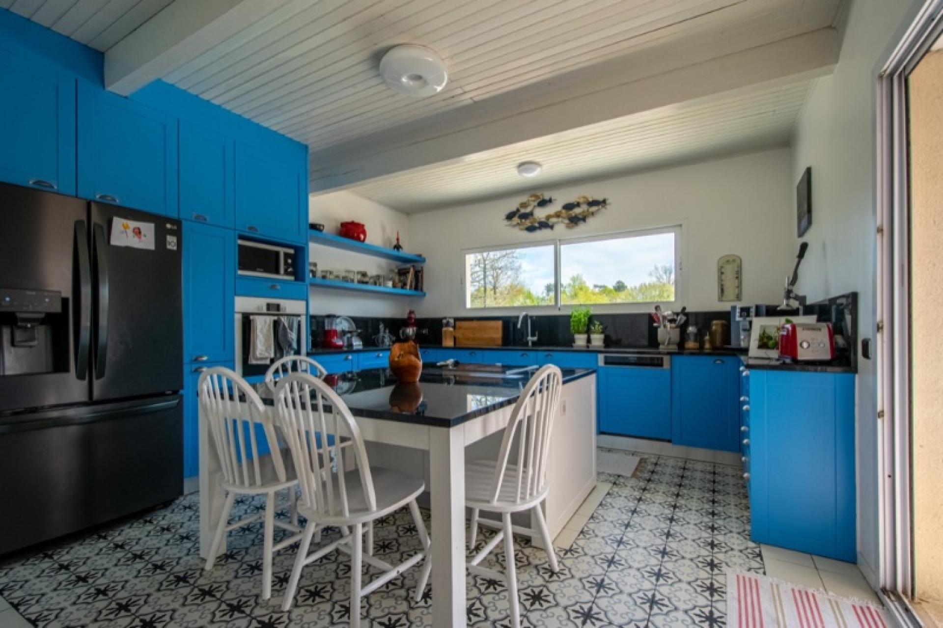 Photo 4 of the listing.