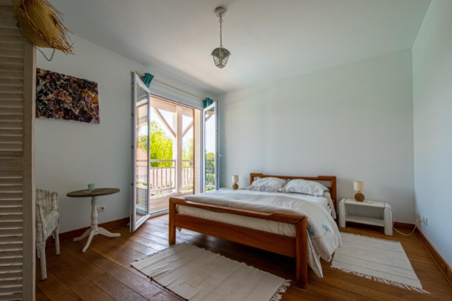 Photo 8 of the listing.