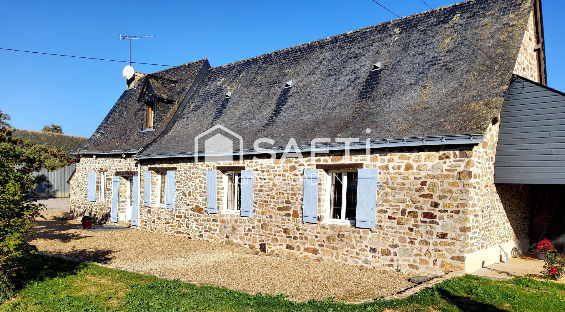 Magnifique propriété avec longère rénovée avec 3 chambres, piscine couverte, 16 hectares de terrain dont bois