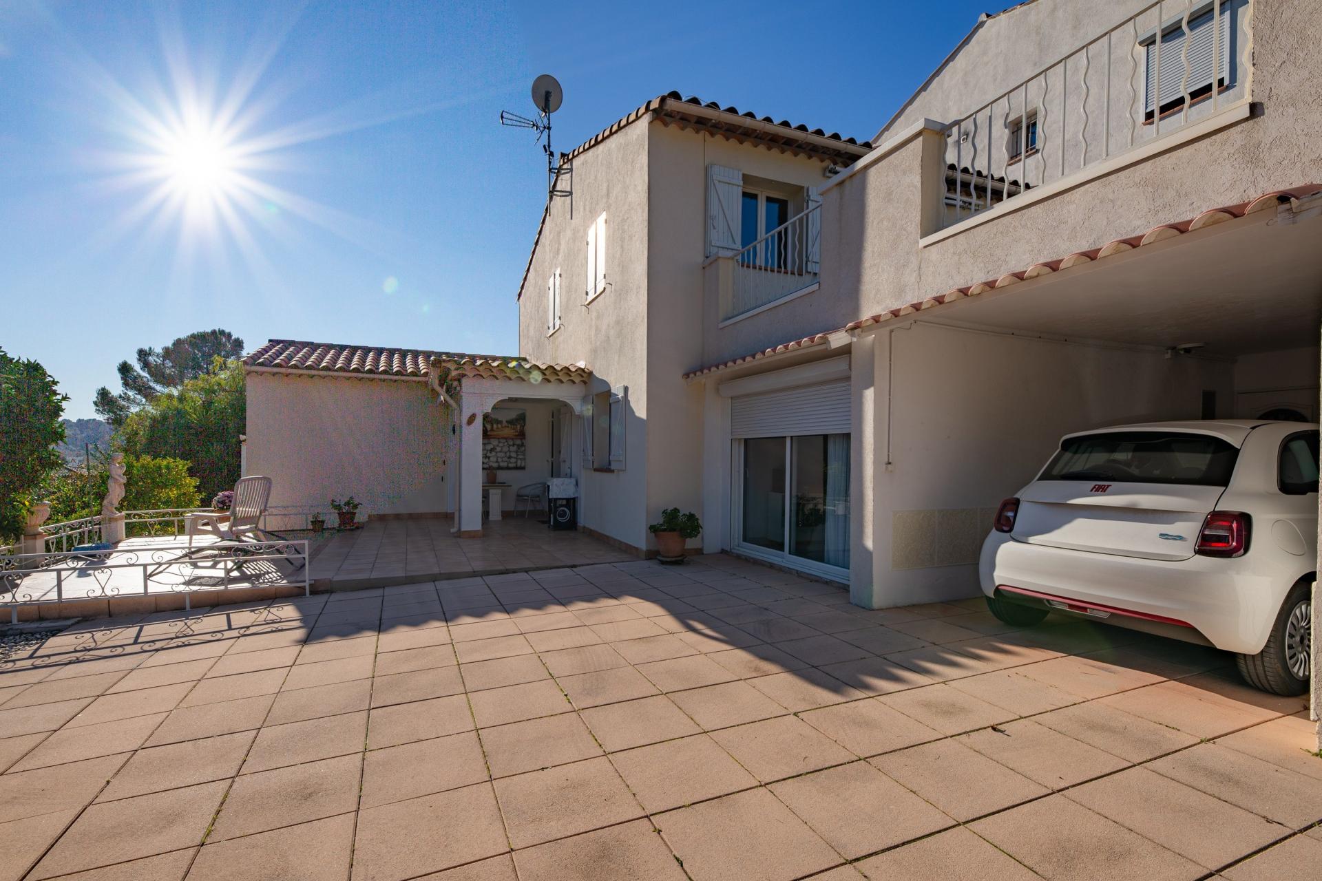 Photo 3 of the listing.