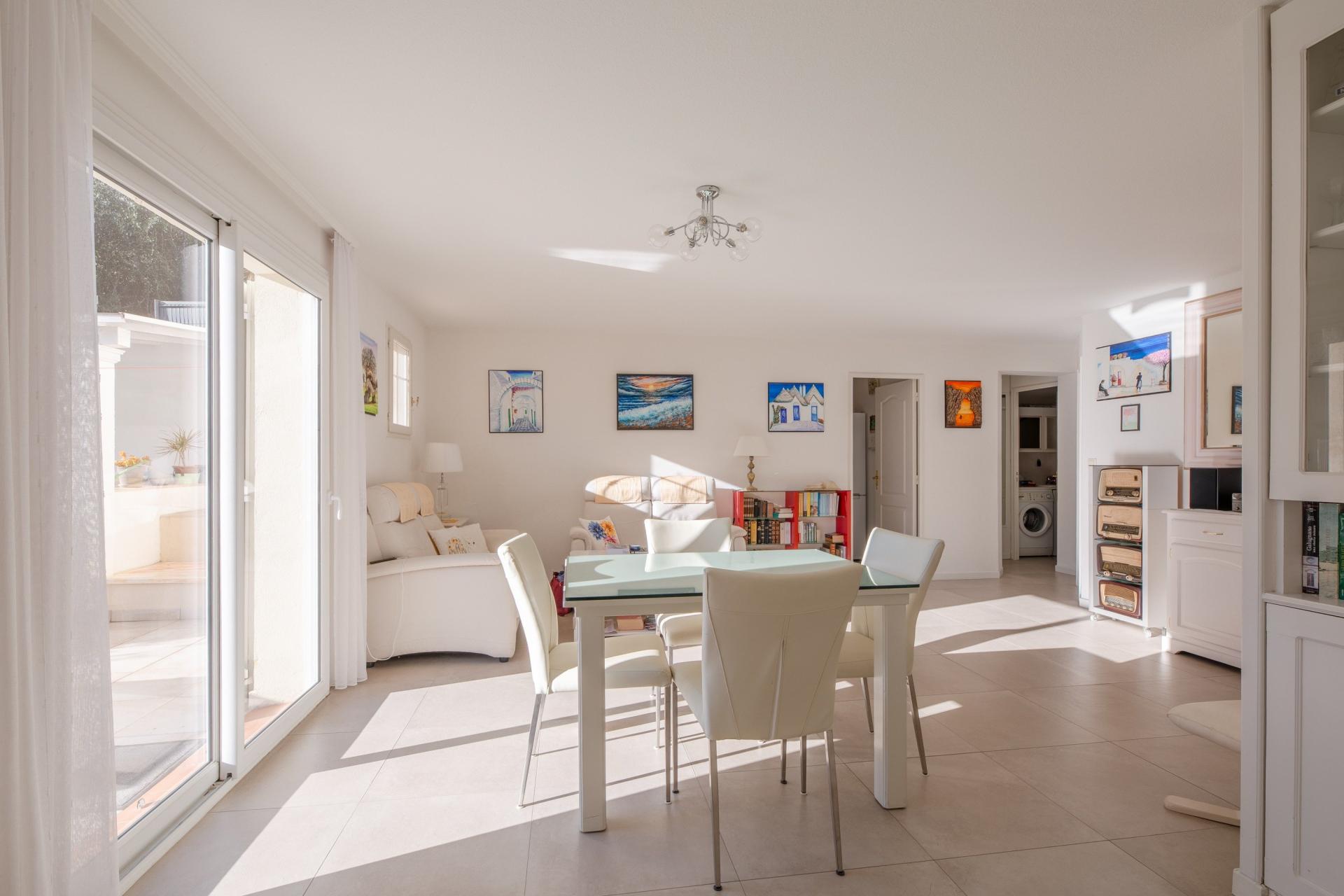 Photo 6 of the listing.