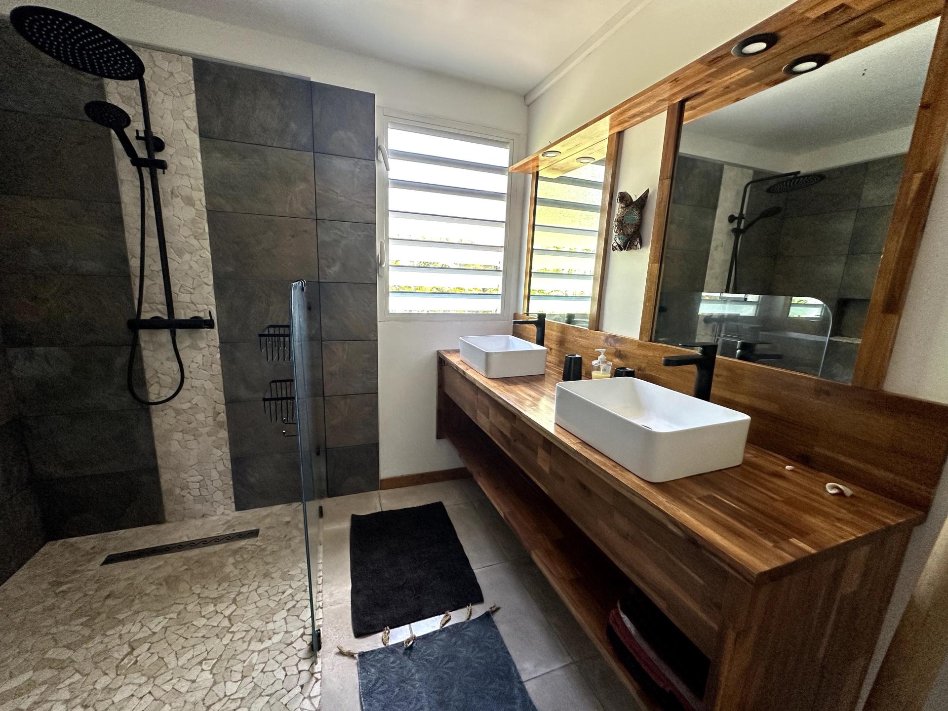 Photo 8 of the listing.