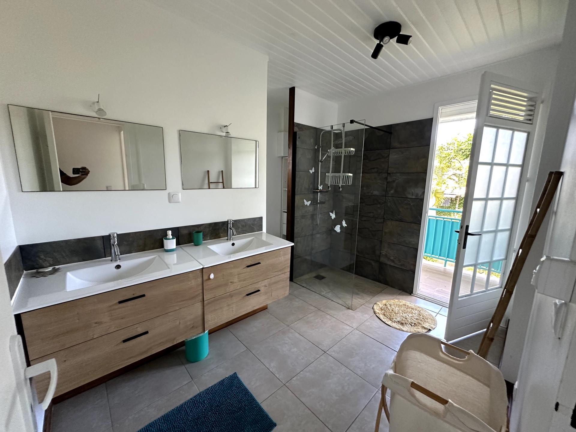 Photo 6 of the listing.