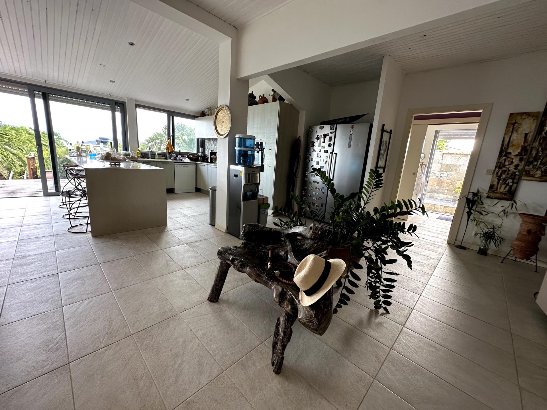 Photo 2 of the listing.