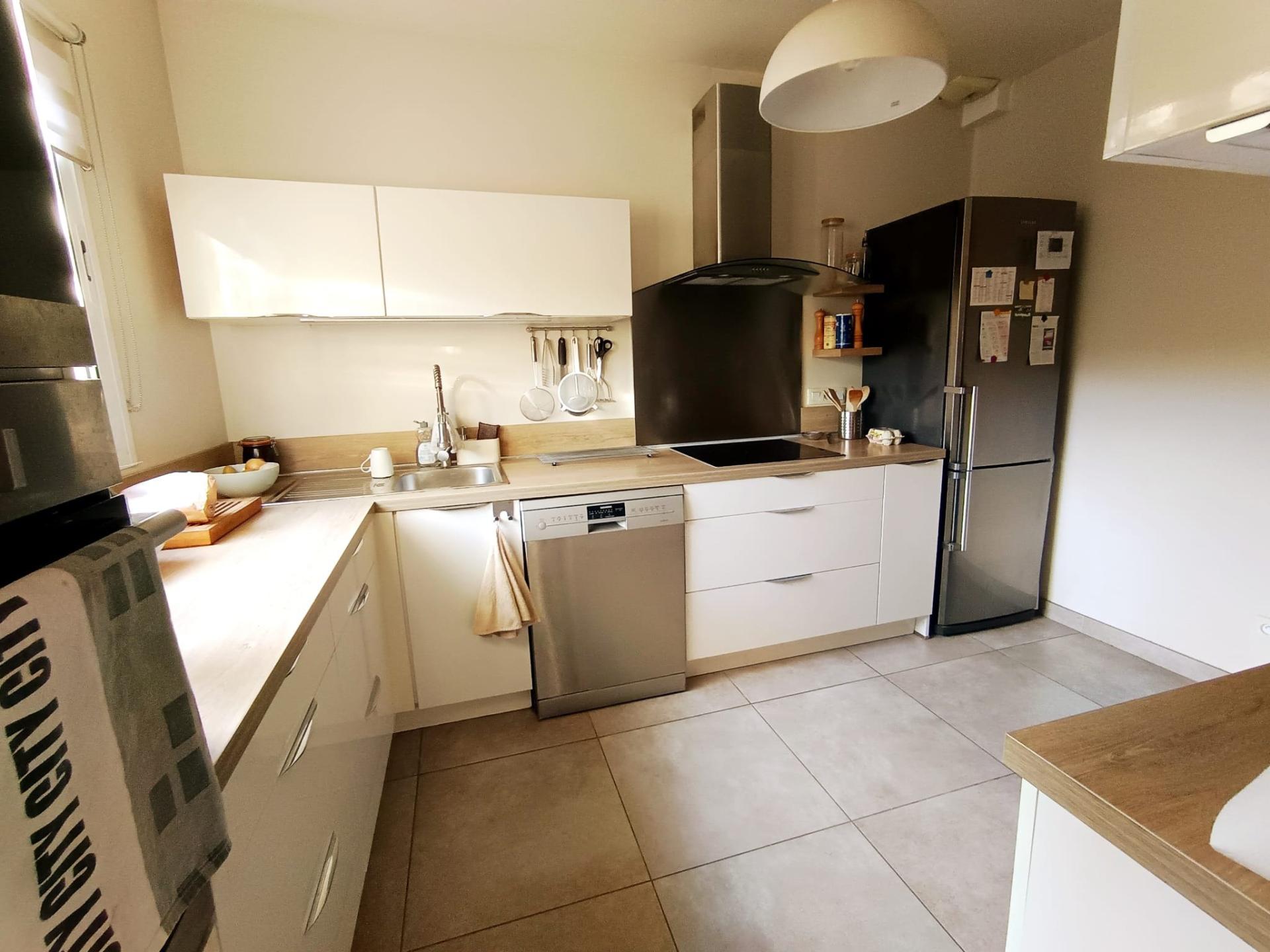 Photo 4 of the listing.