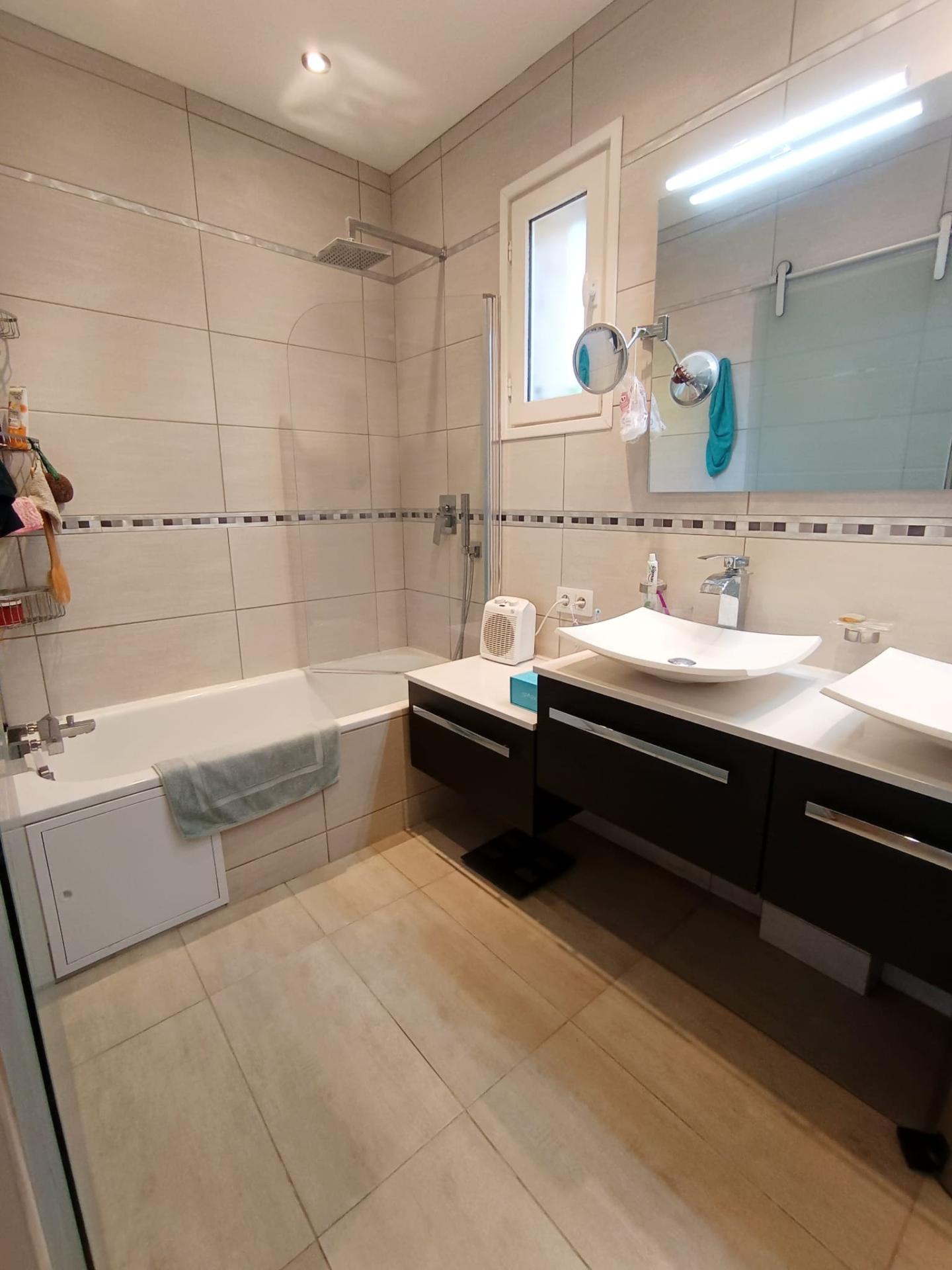 Photo 8 of the listing.