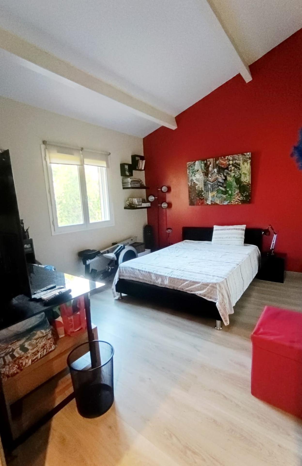 Photo 7 of the listing.