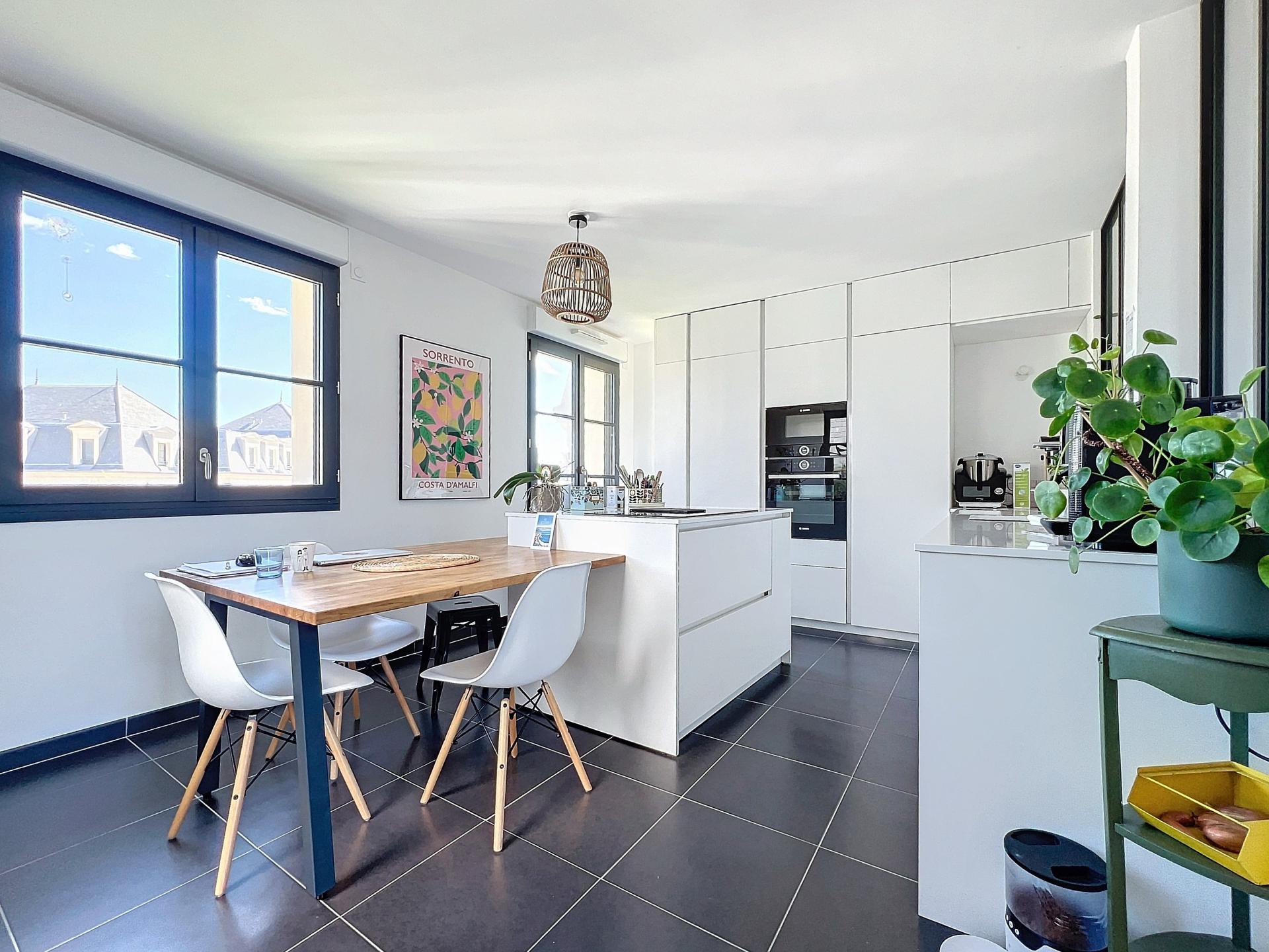 Photo 4 of the listing.