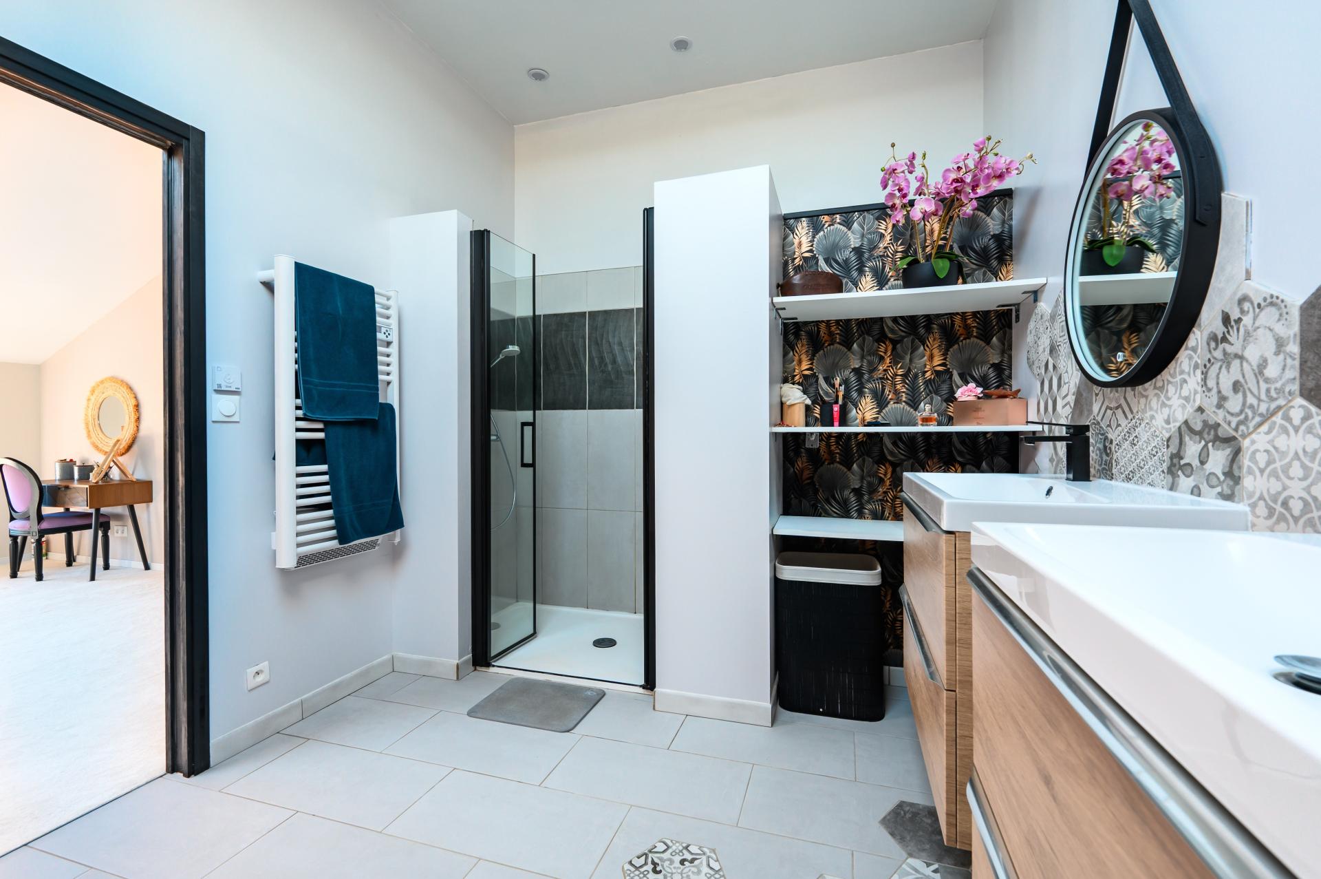 Photo 8 of the listing.