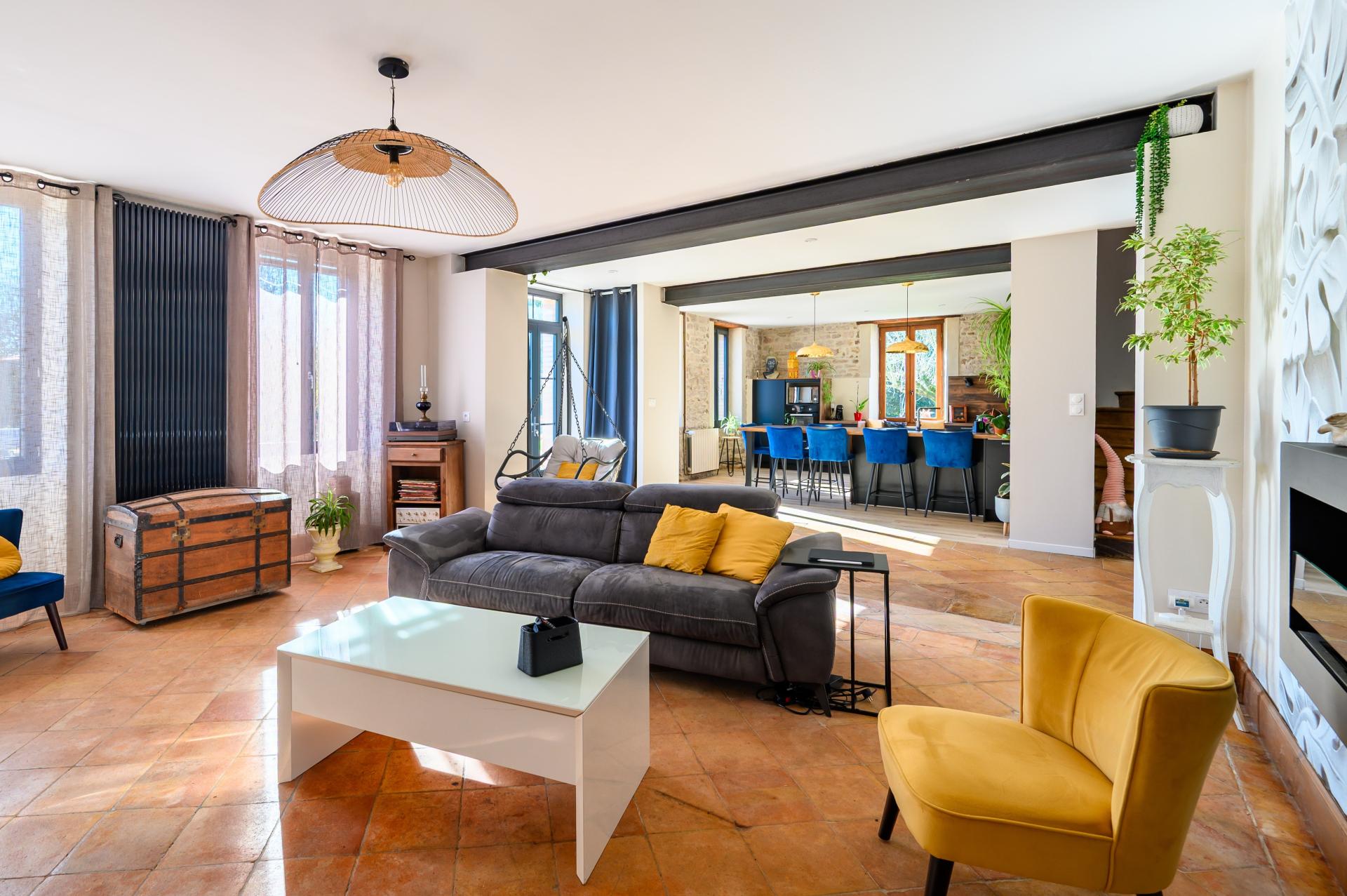 Photo 5 of the listing.