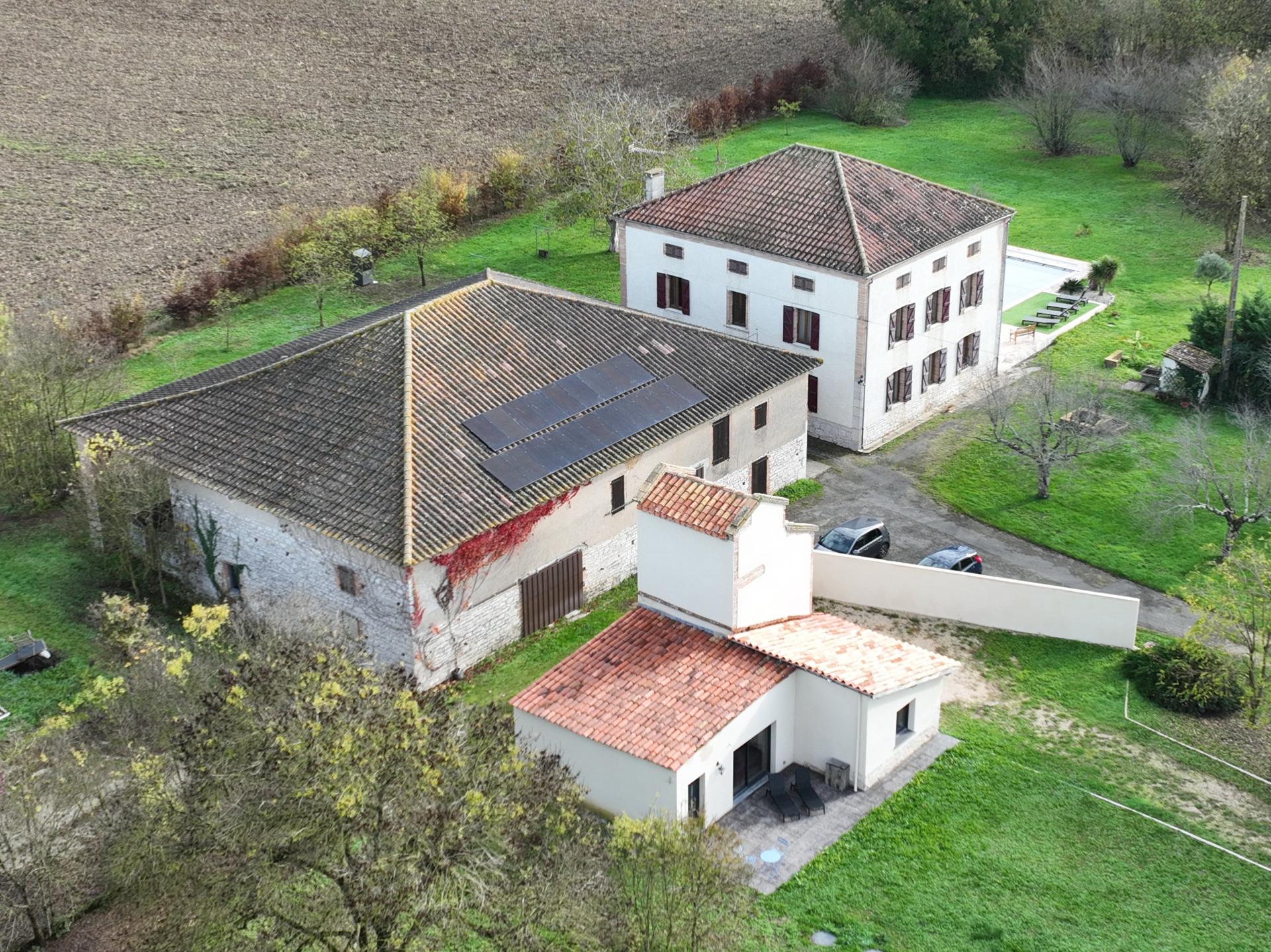 Photo 2 of the listing.