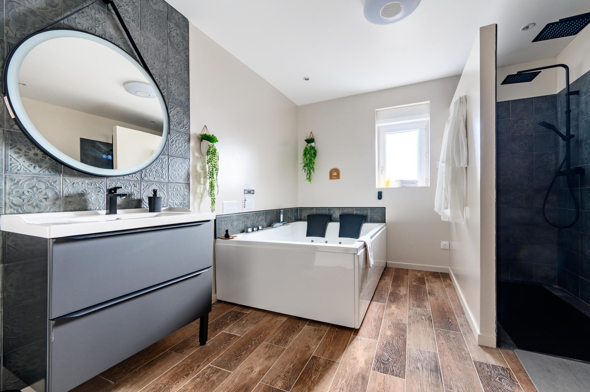 Photo 12 of the listing.