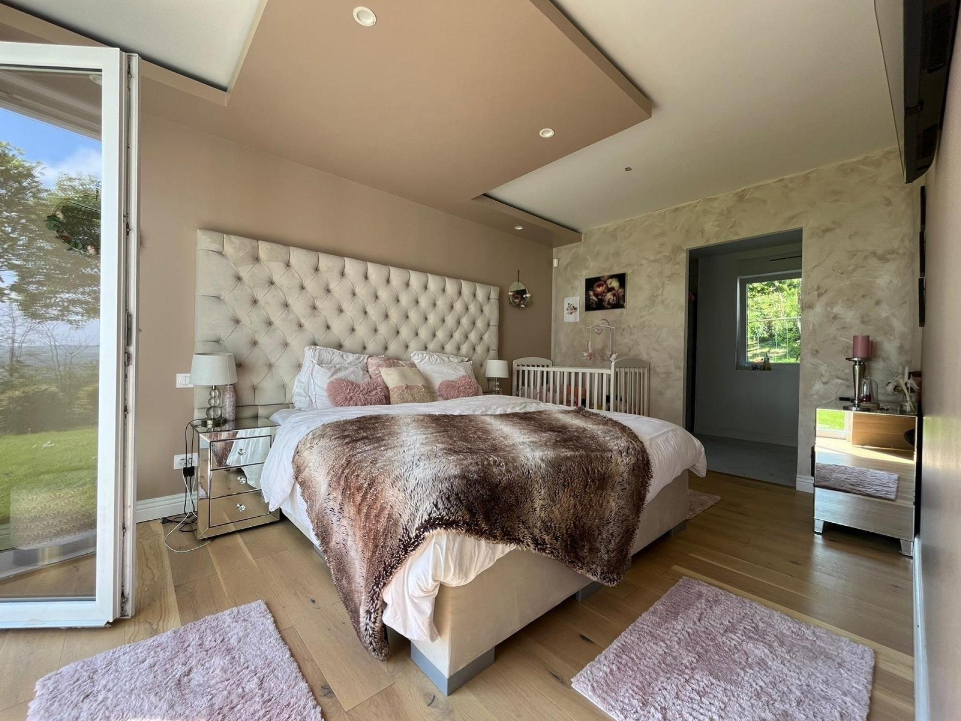 Photo 9 of the listing.