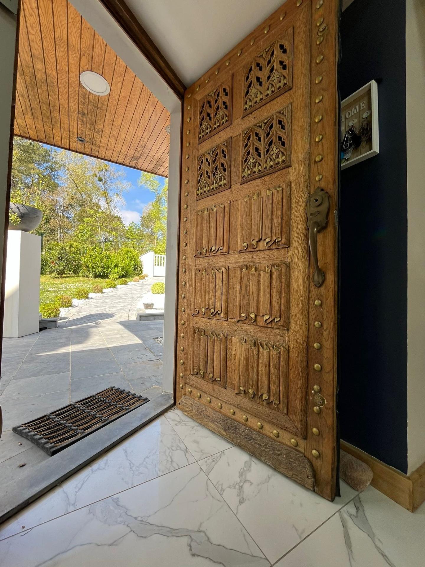 Photo 8 of the listing.