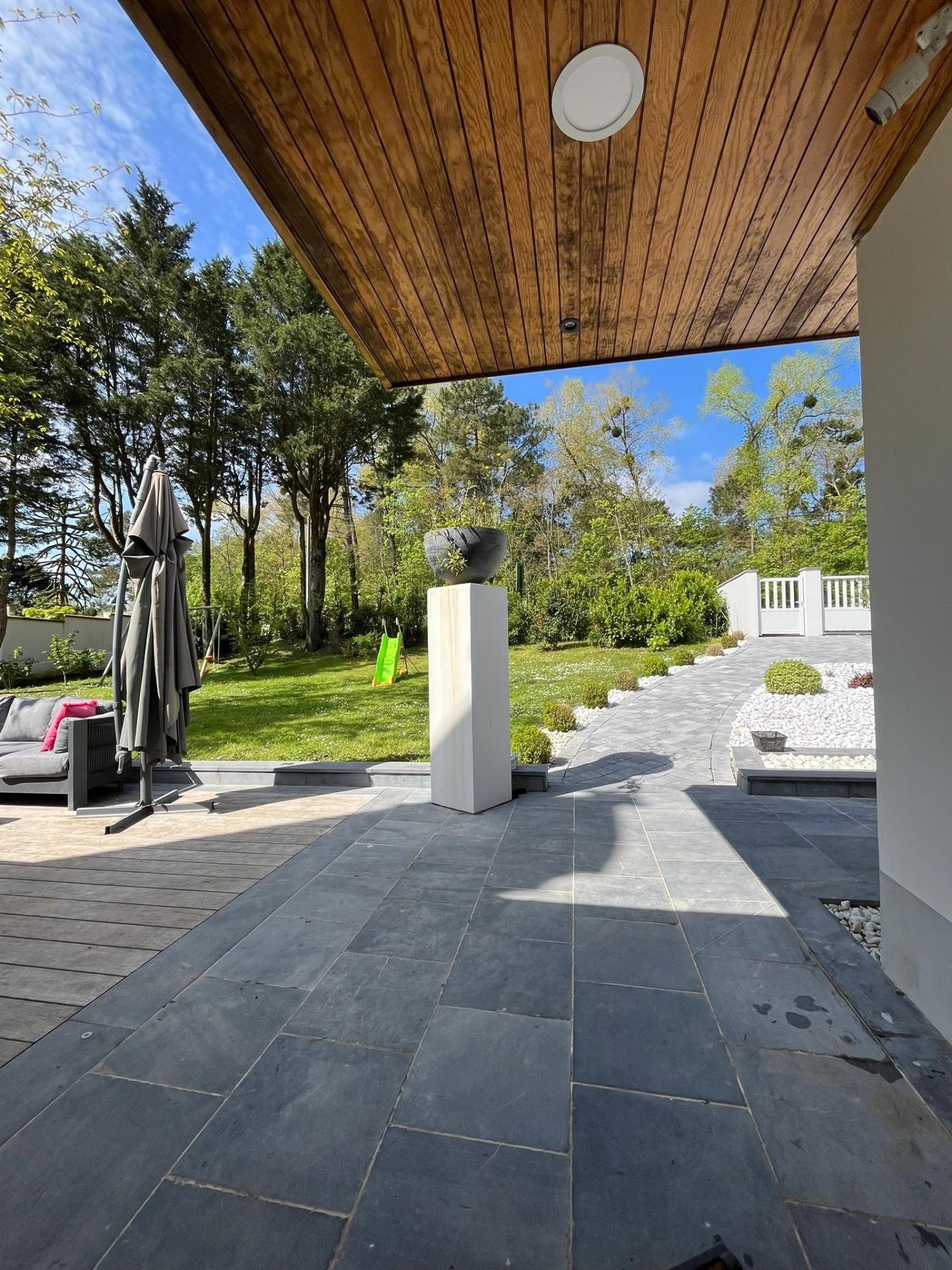 Photo 7 of the listing.